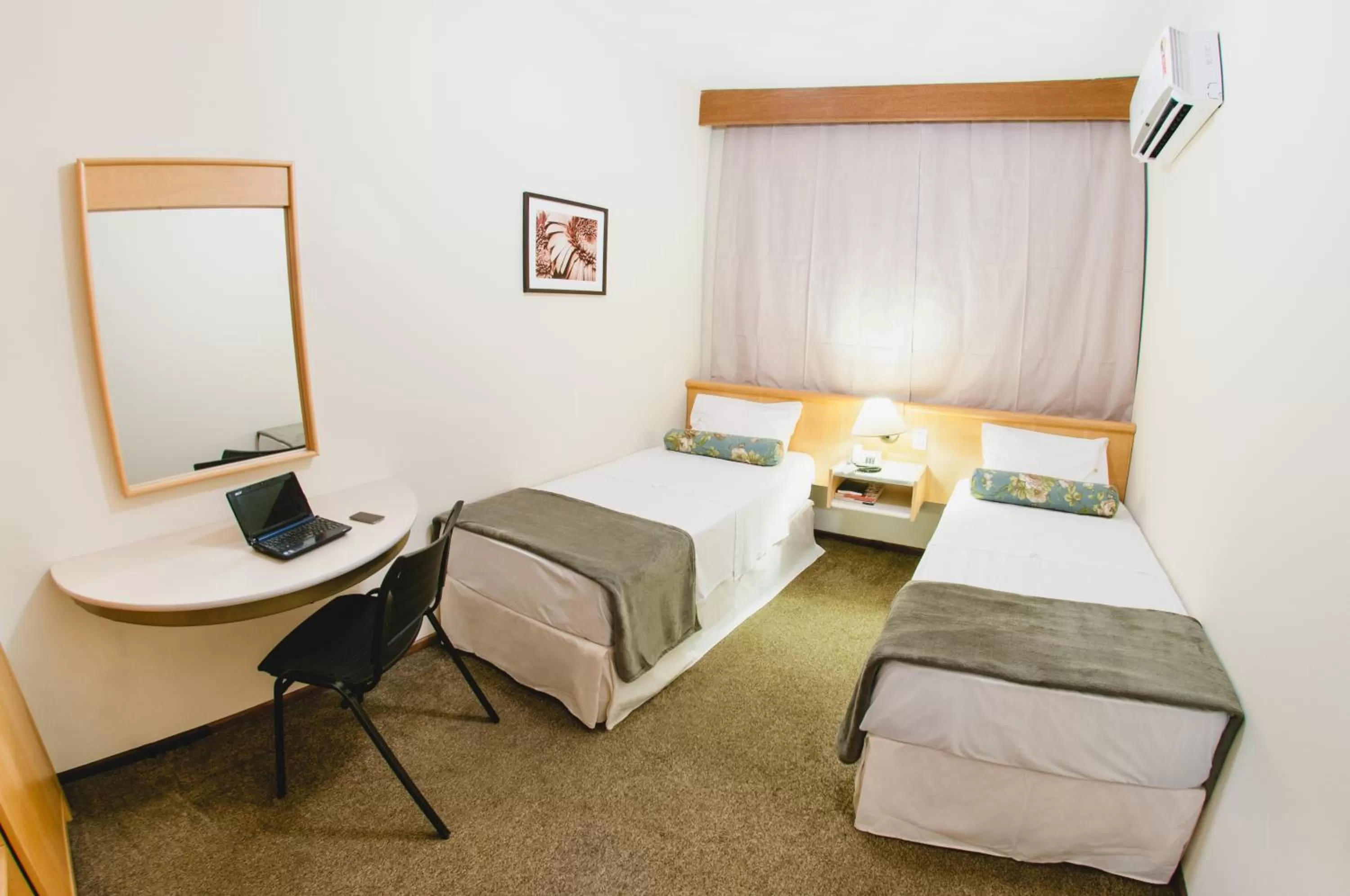 Photo of the whole room, Bed in Hotel Aladdin