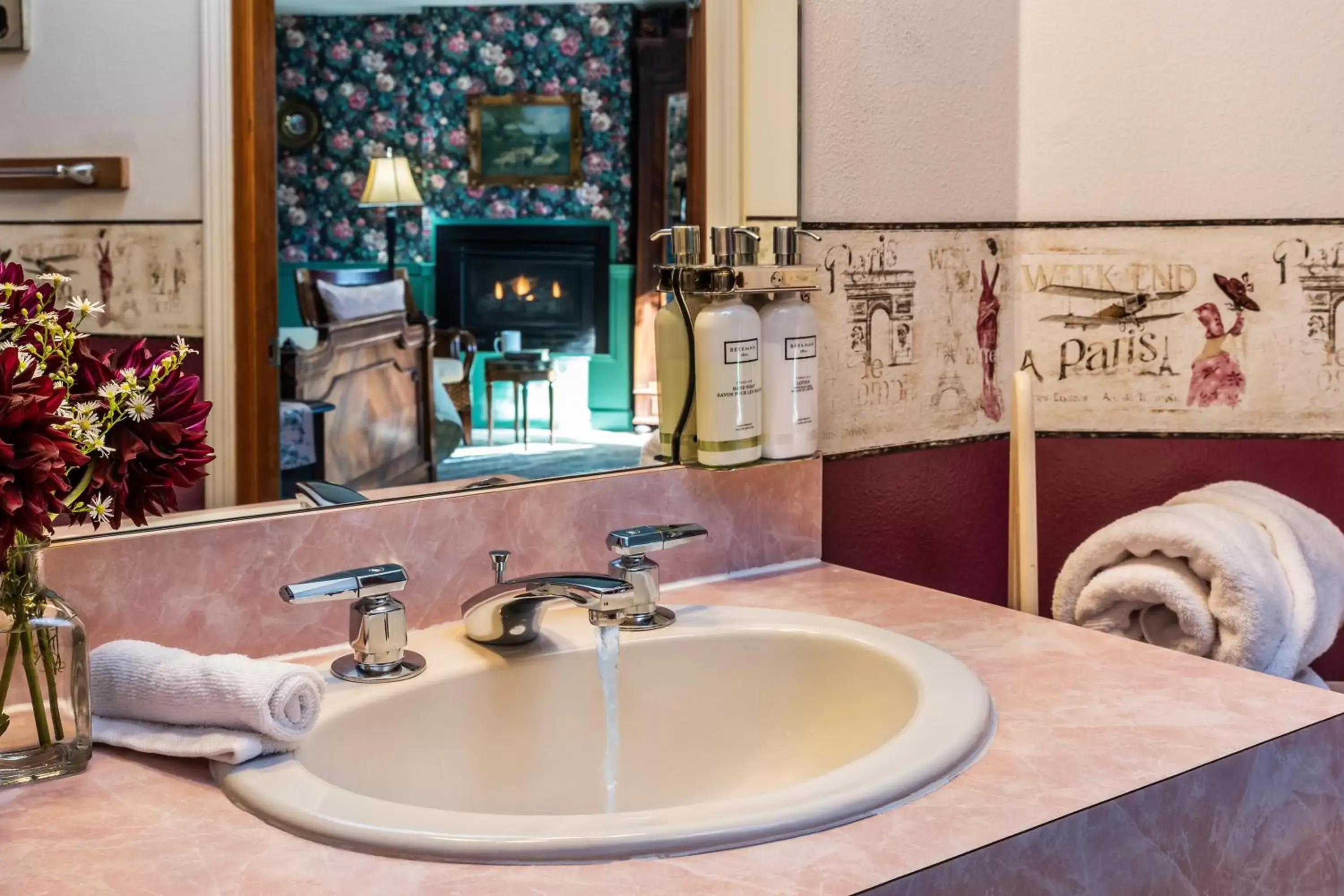 Bathroom in Arch Cape Inn and Retreat