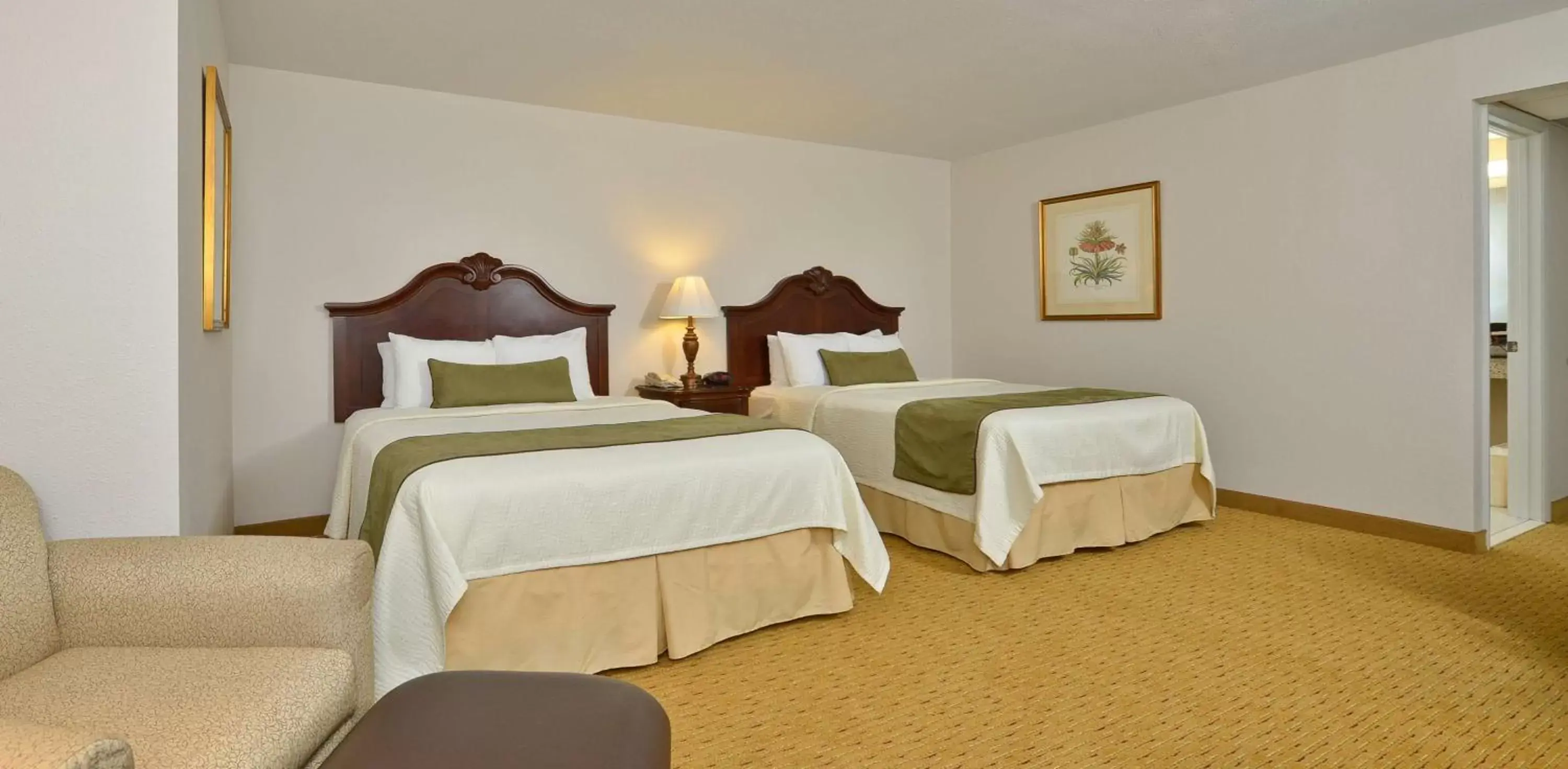 Business Queen Room with Two Queen Beds - Pool View/Non-Smoking in Best Western Plus Steeplegate Inn