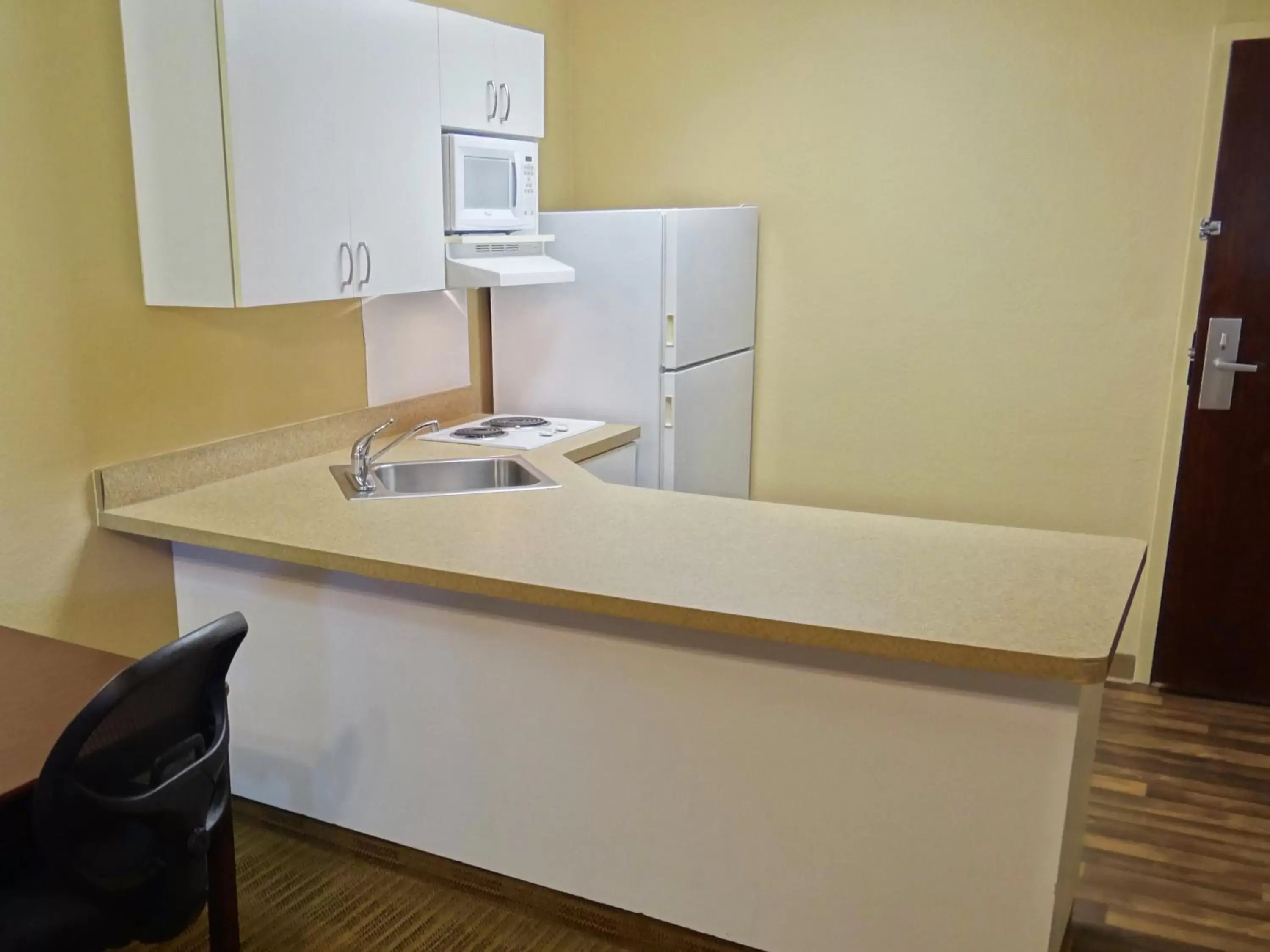 Kitchen or kitchenette, Kitchen/Kitchenette in Extended Stay America Suites - Raleigh - Midtown