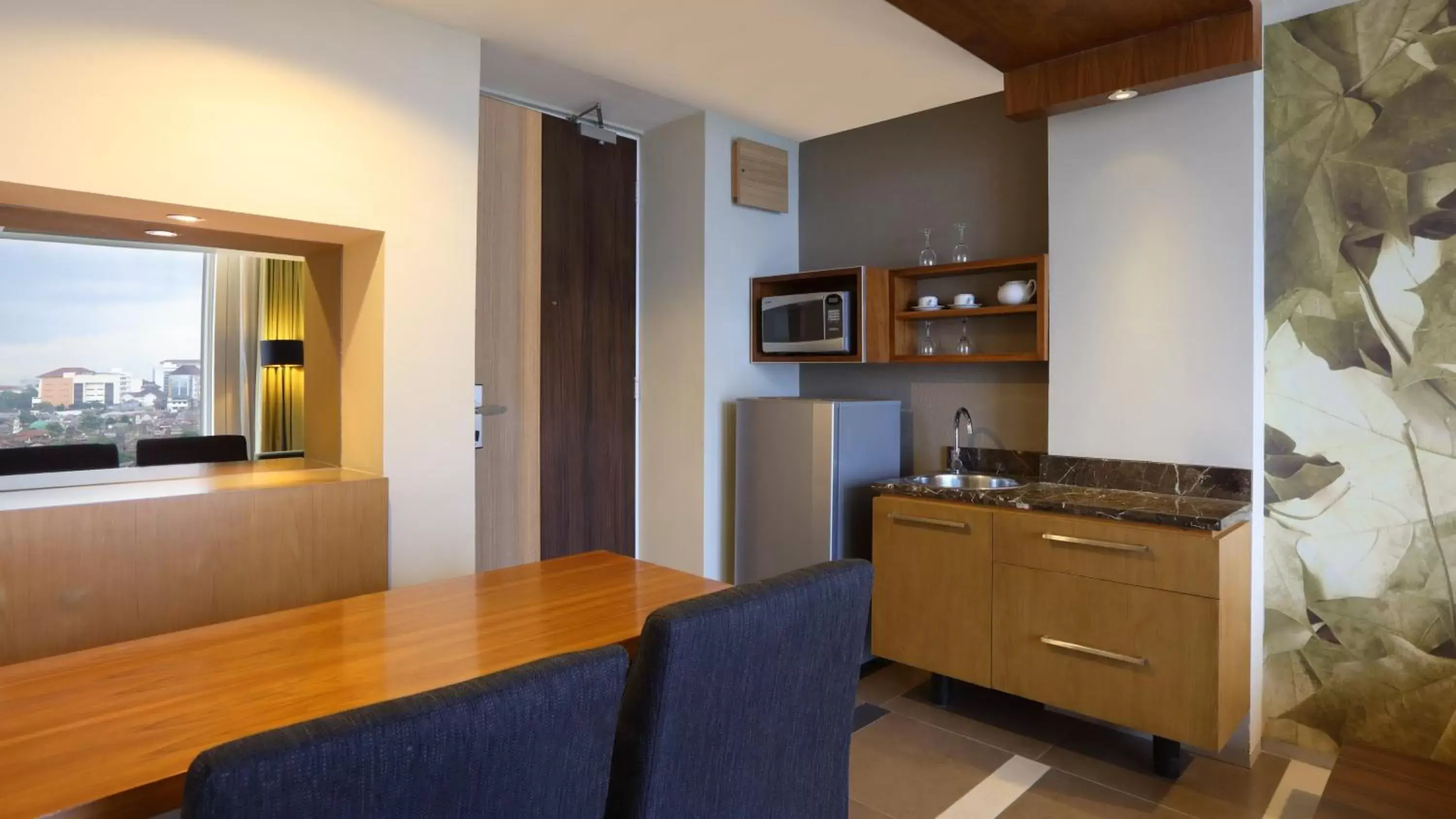 Photo of the whole room, Kitchen/Kitchenette in Holiday Inn Bandung Pasteur, an IHG Hotel