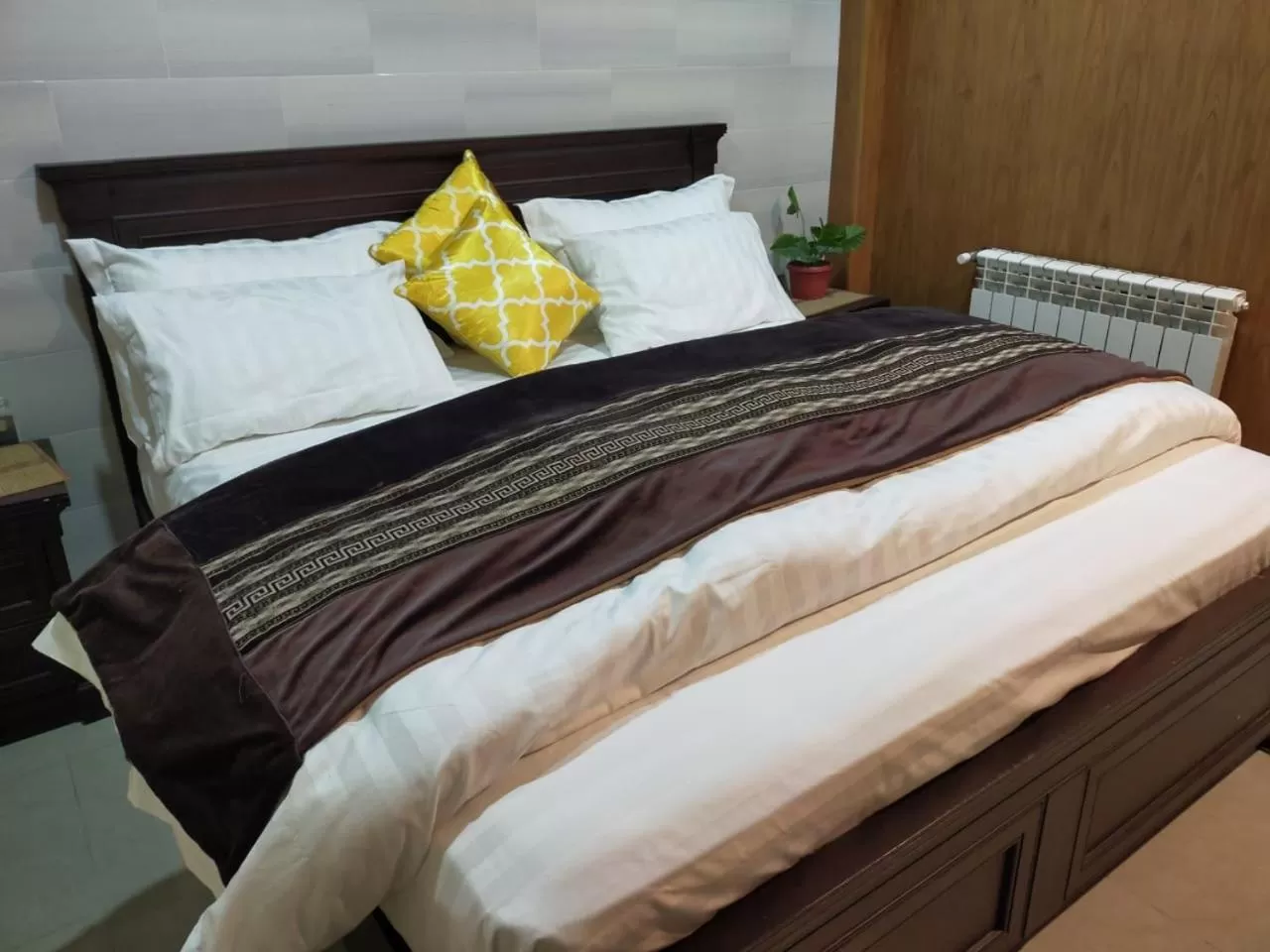 Bed in Shagufta Hotel Murree