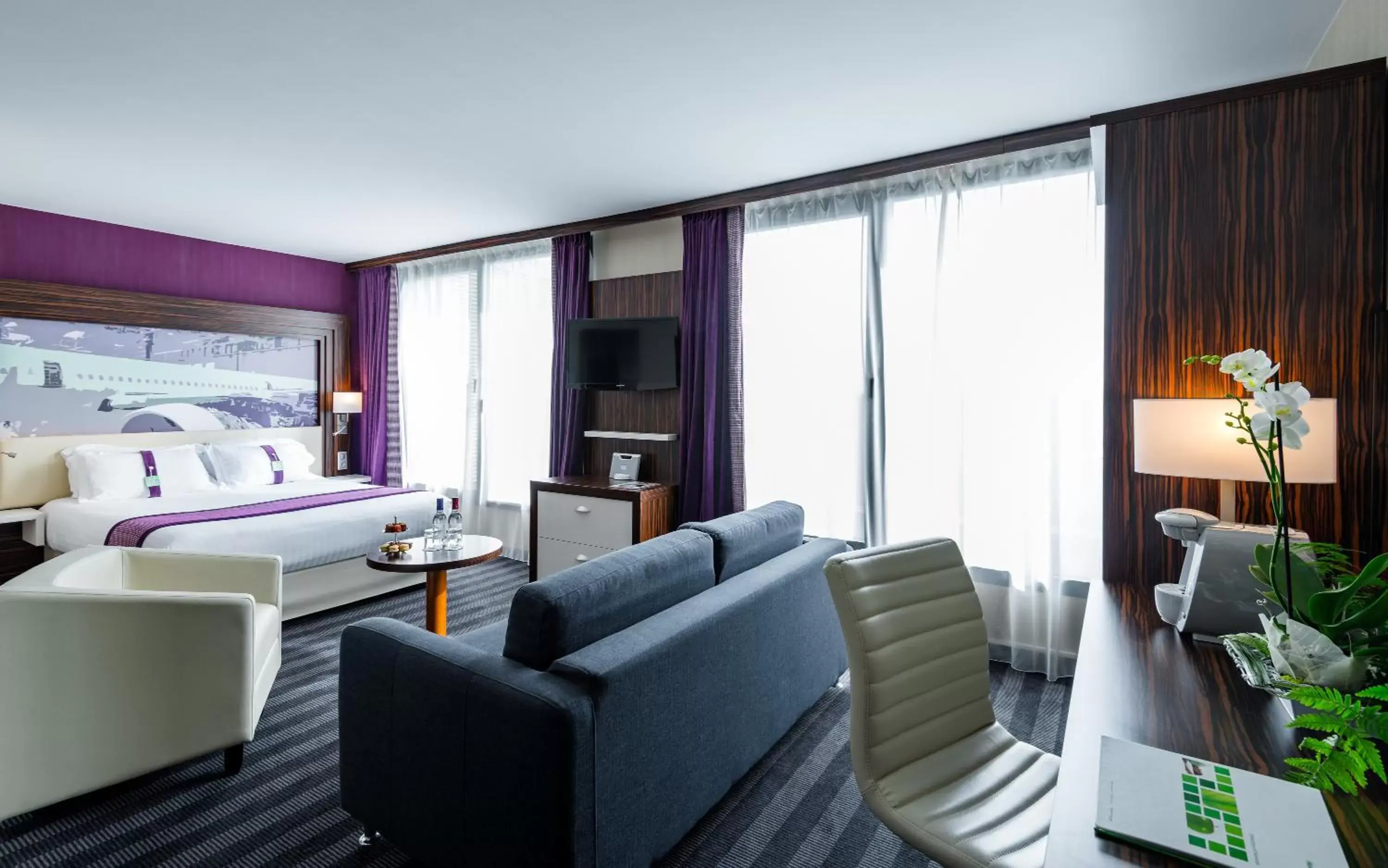 Bedroom, Seating Area in Holiday Inn Toulouse Airport, an IHG Hotel