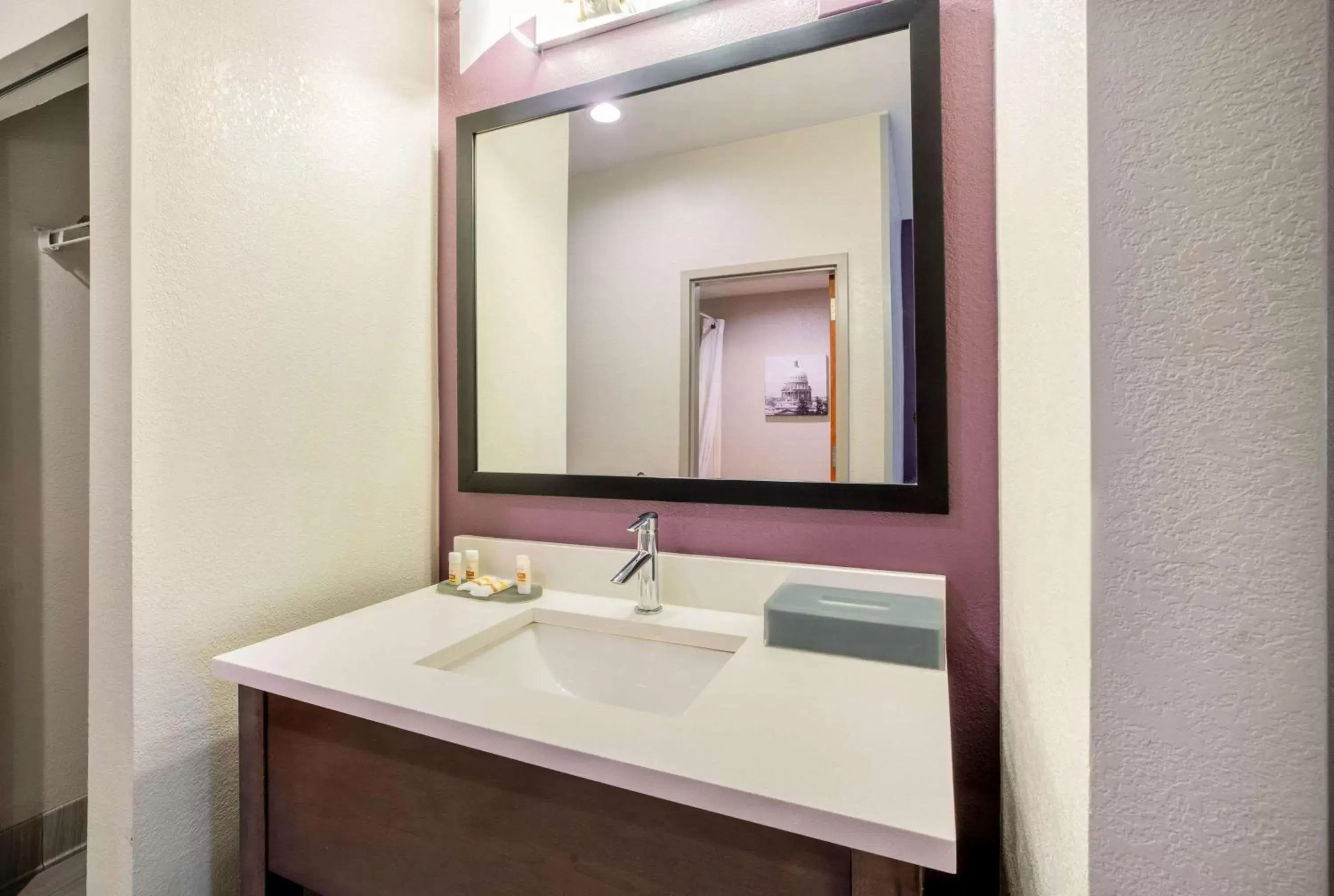 Bathroom in La Quinta by Wyndham Pocatello