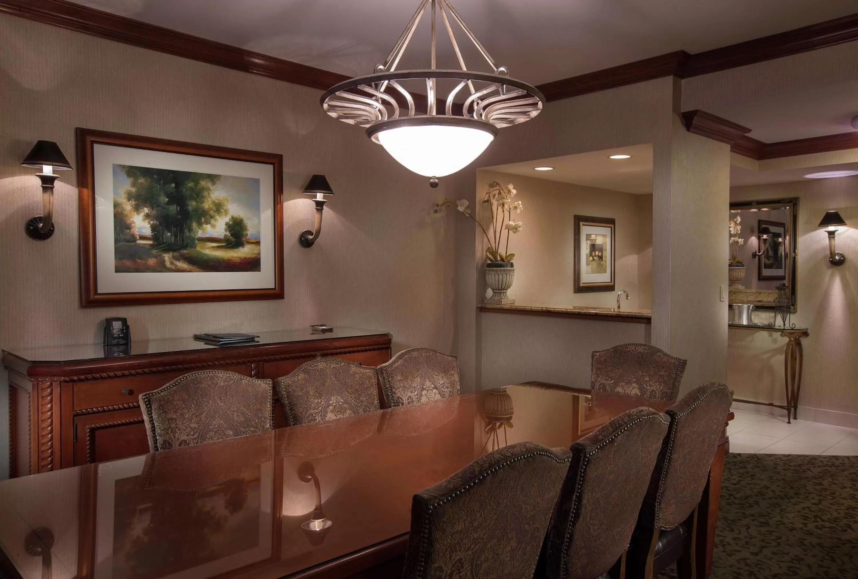 Living room in DoubleTree by Hilton Lisle Naperville