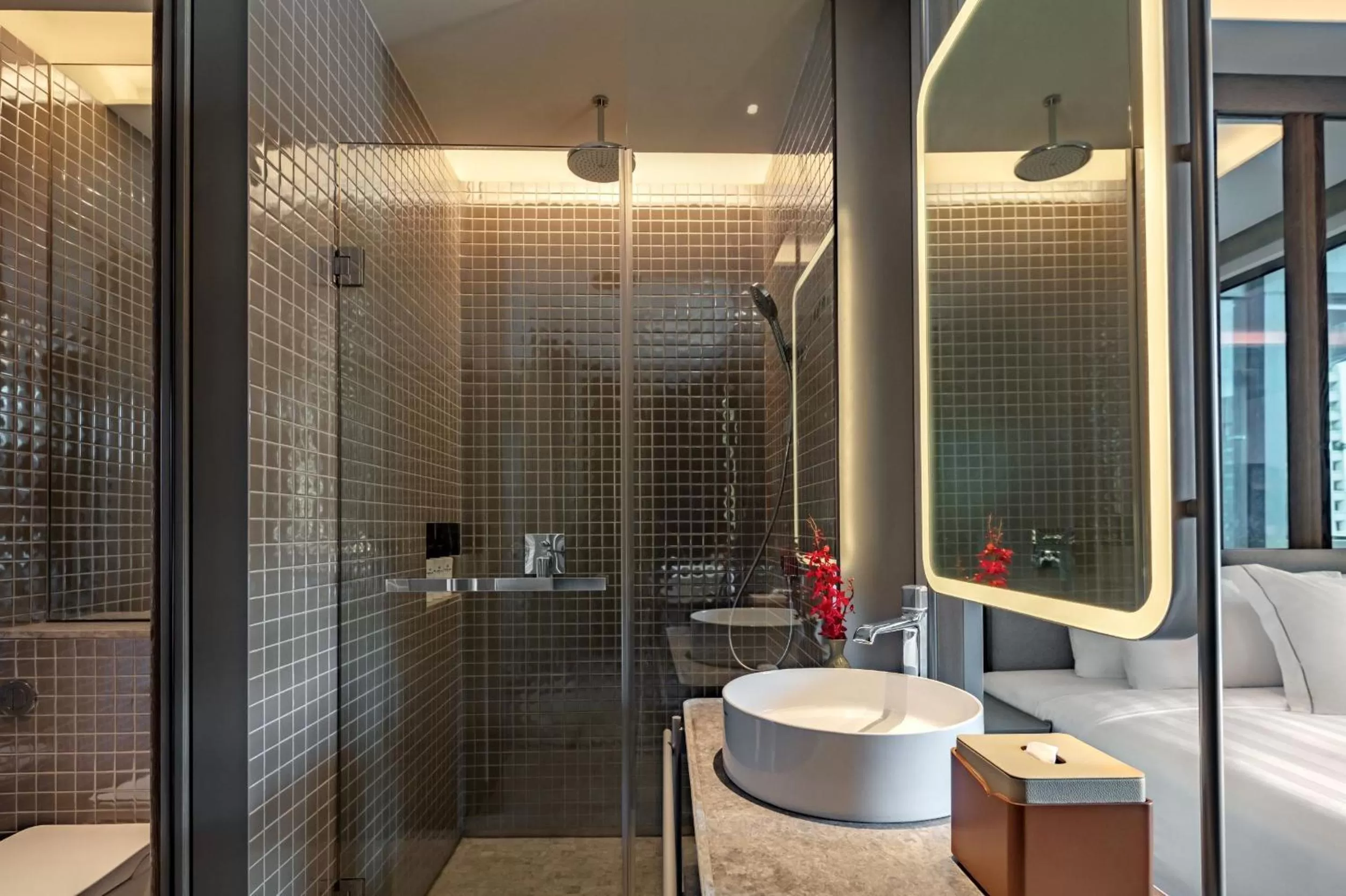 Shower in Pan Pacific Orchard