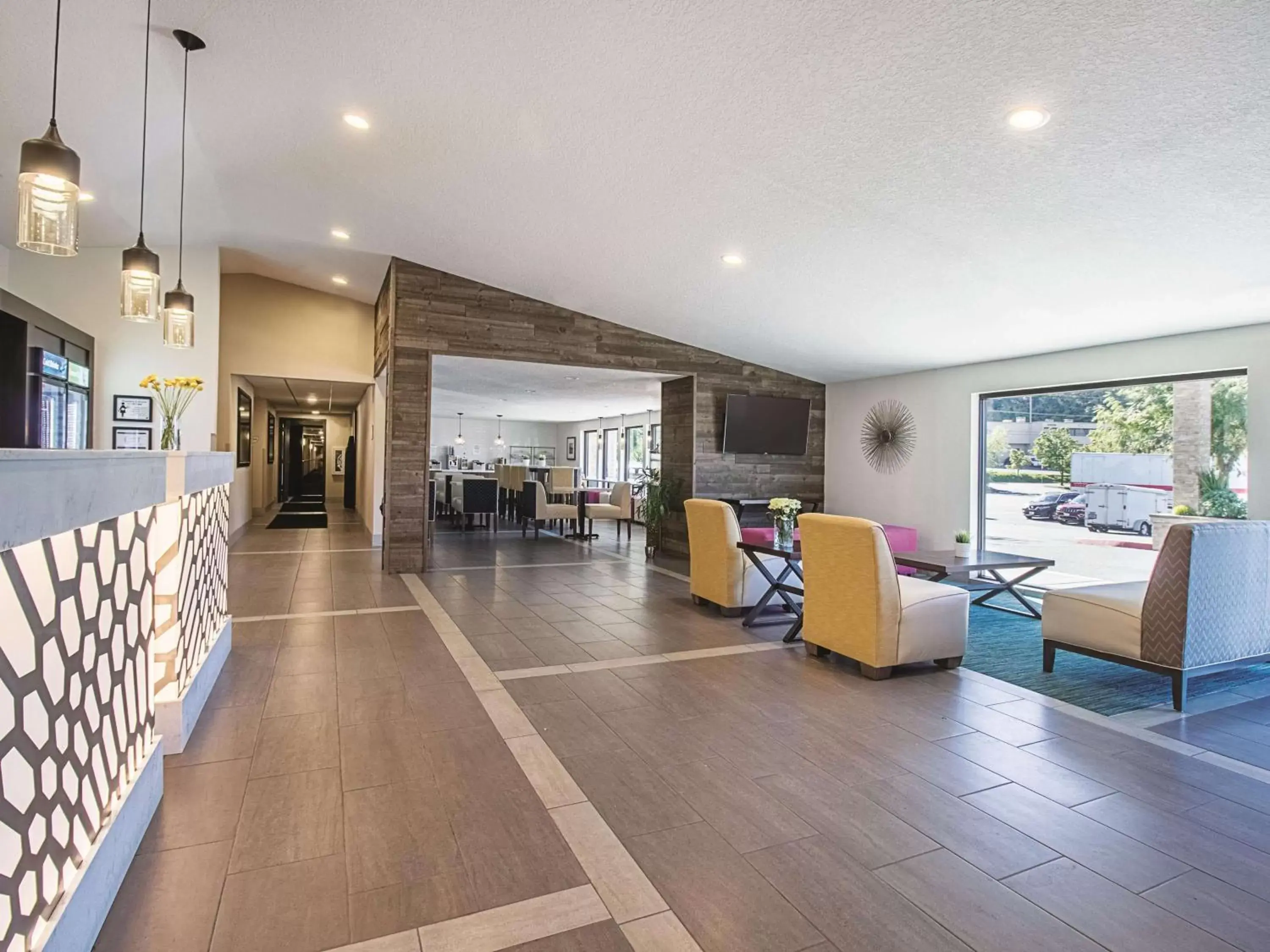 Lobby or reception in La Quinta by Wyndham Portland NW