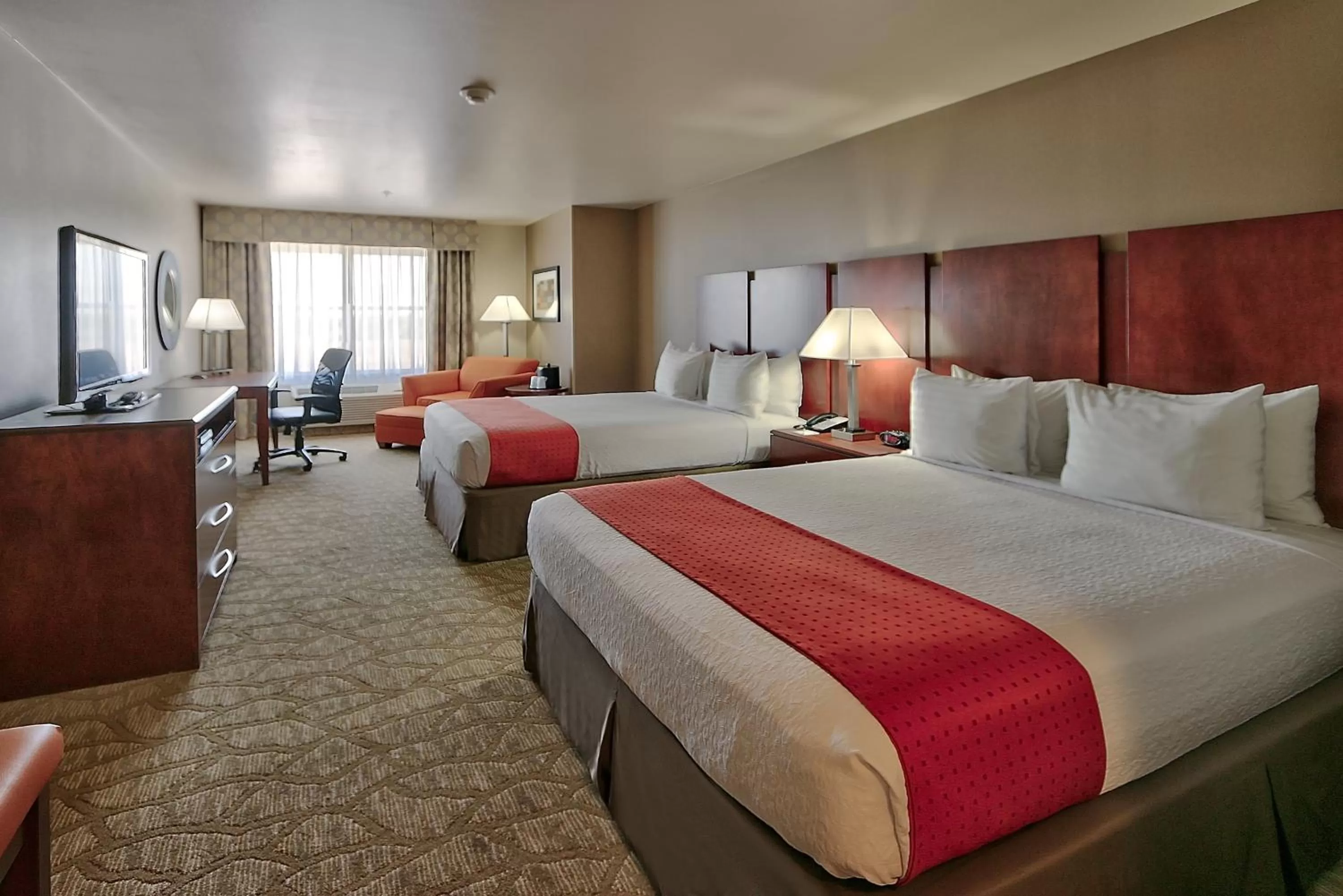 Bed in Holiday Inn Roswell by IHG
