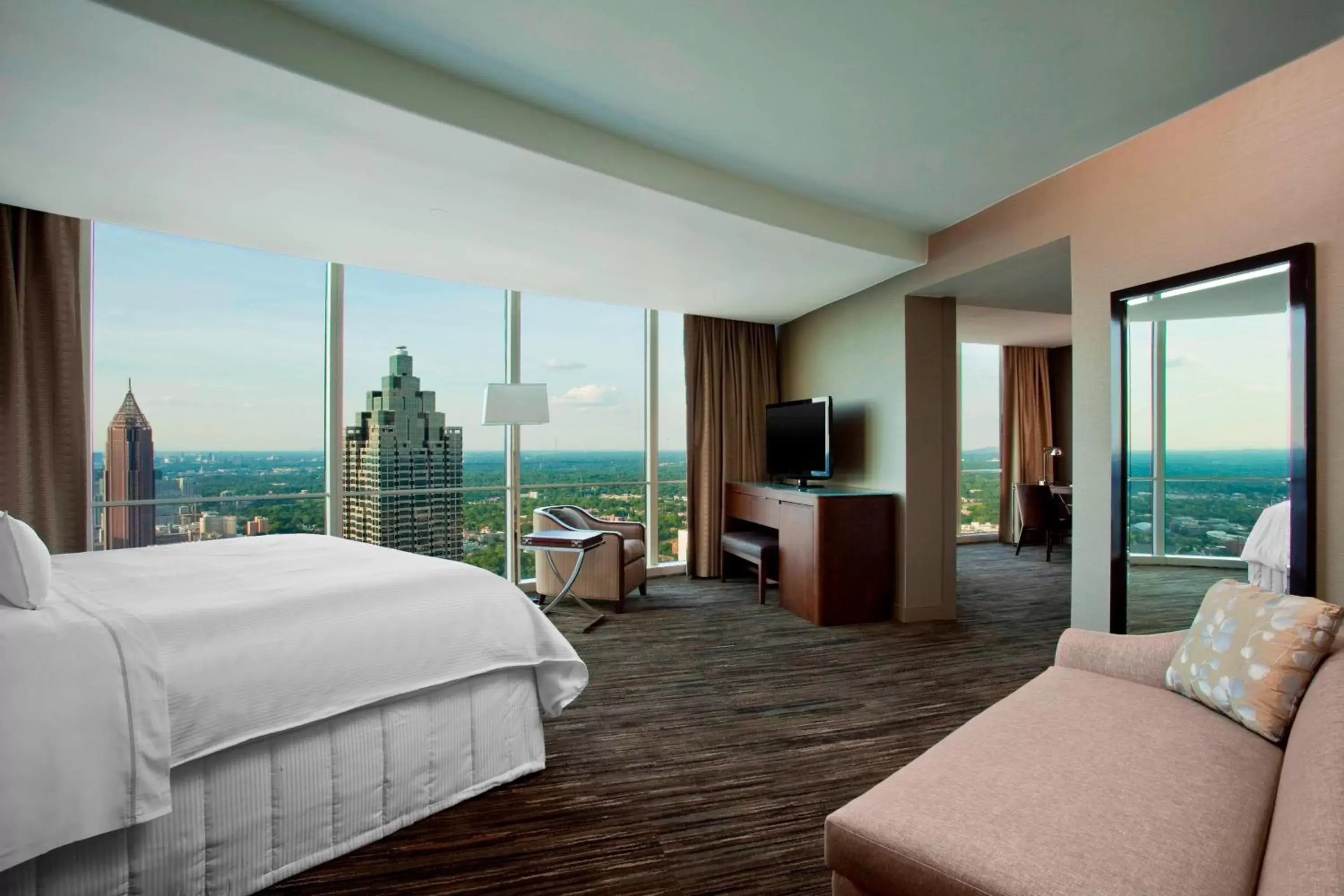 Bedroom, Sea View in The Westin Peachtree Plaza, Atlanta