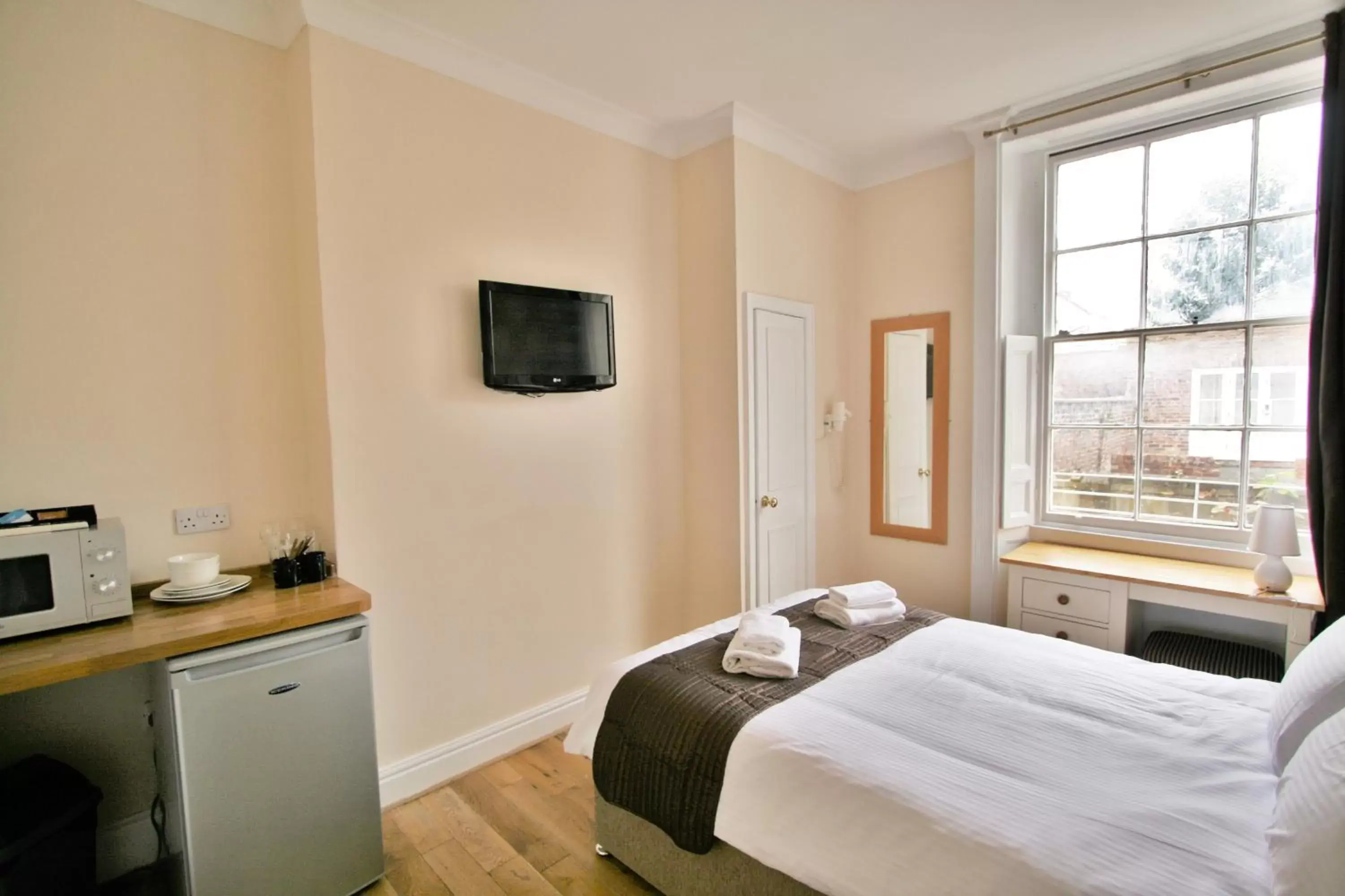 Central Studios Gloucester Place by Roomsbooked