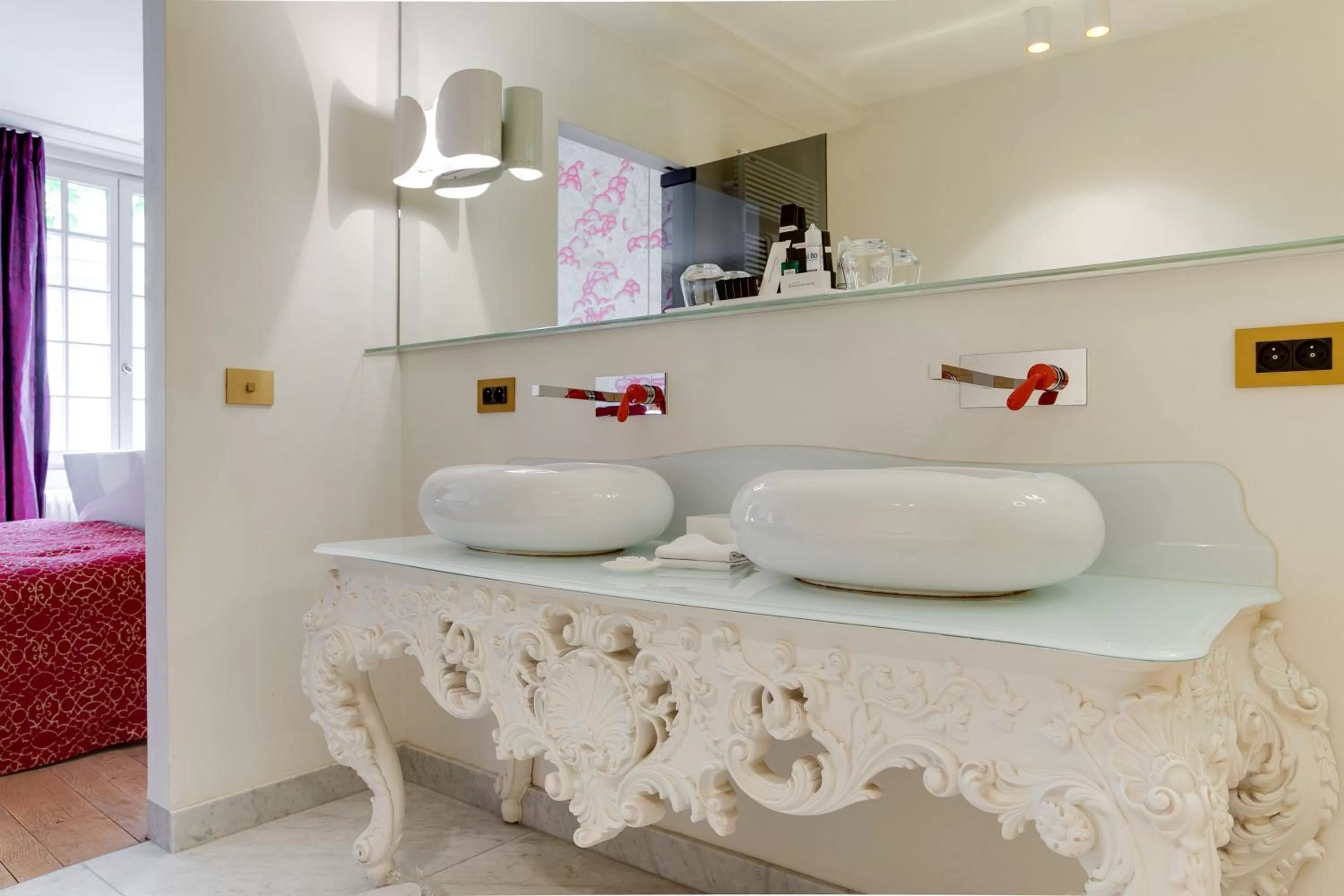 Bathroom in Hotel De Witte Lelie -Small Luxury Hotels of the World