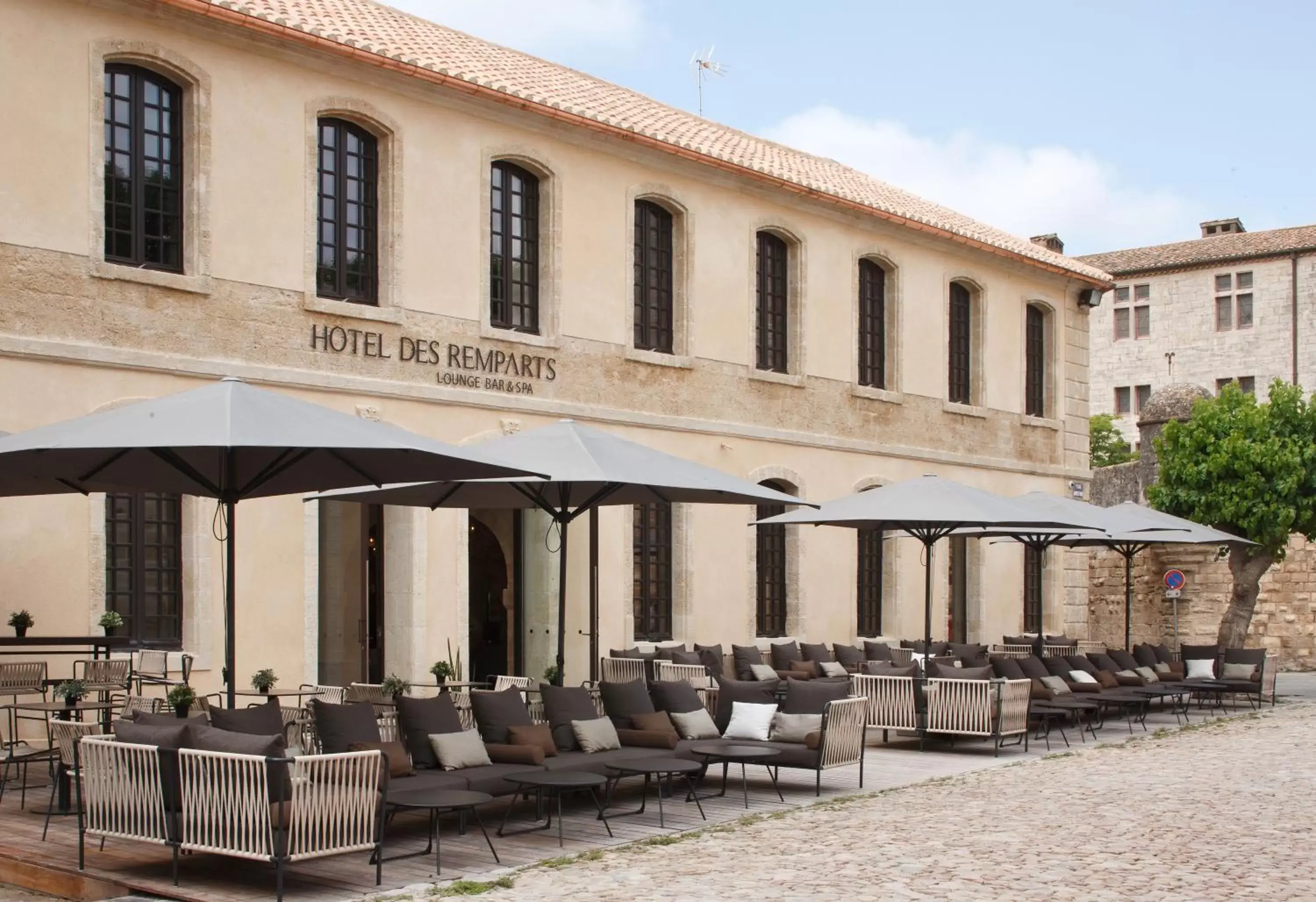 Patio, Property Building in Boutique Hôtel des Remparts & Spa