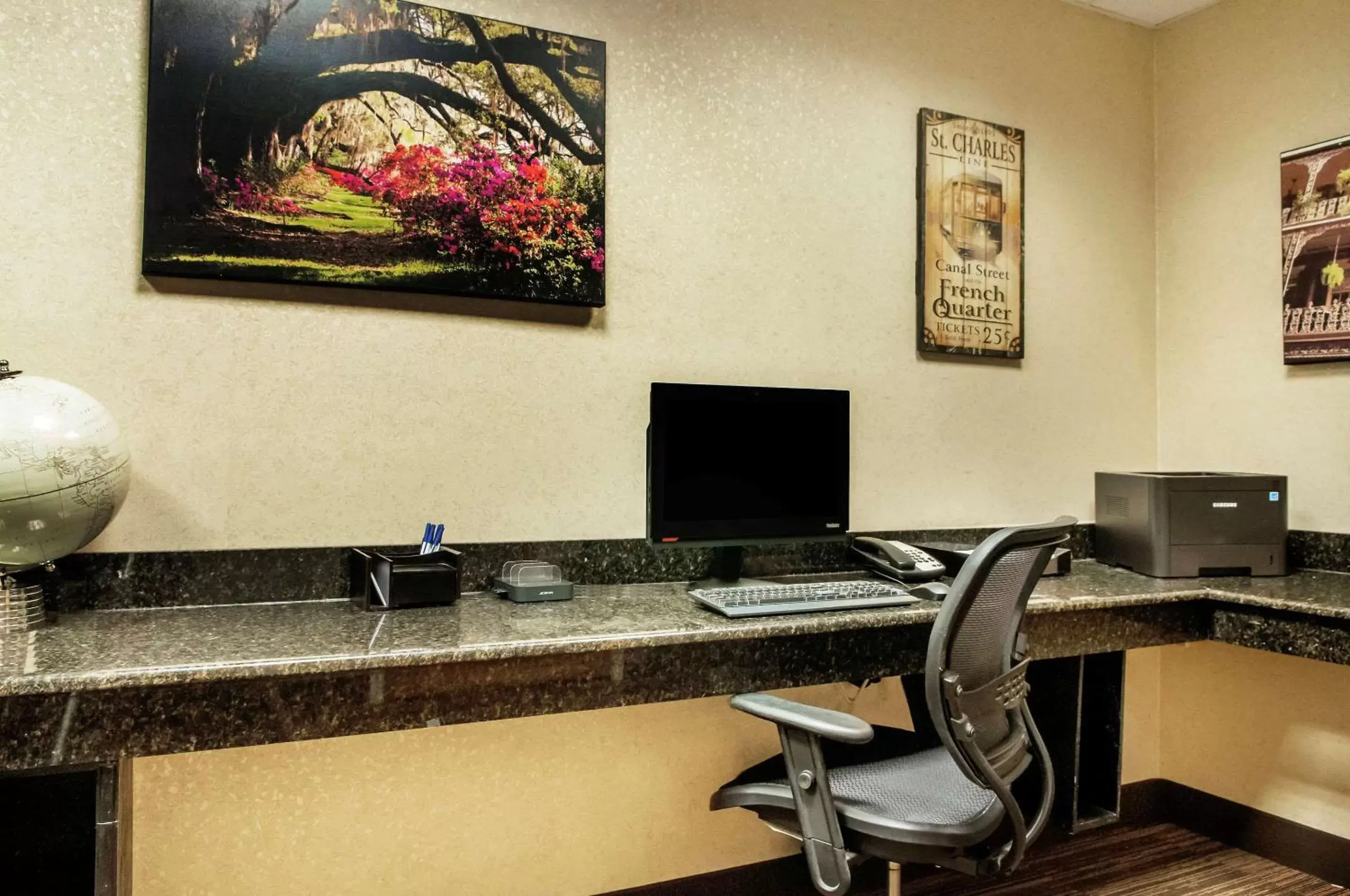 Business facilities, TV/Entertainment Center in St Charles Coach House, Ascend Hotel Collection