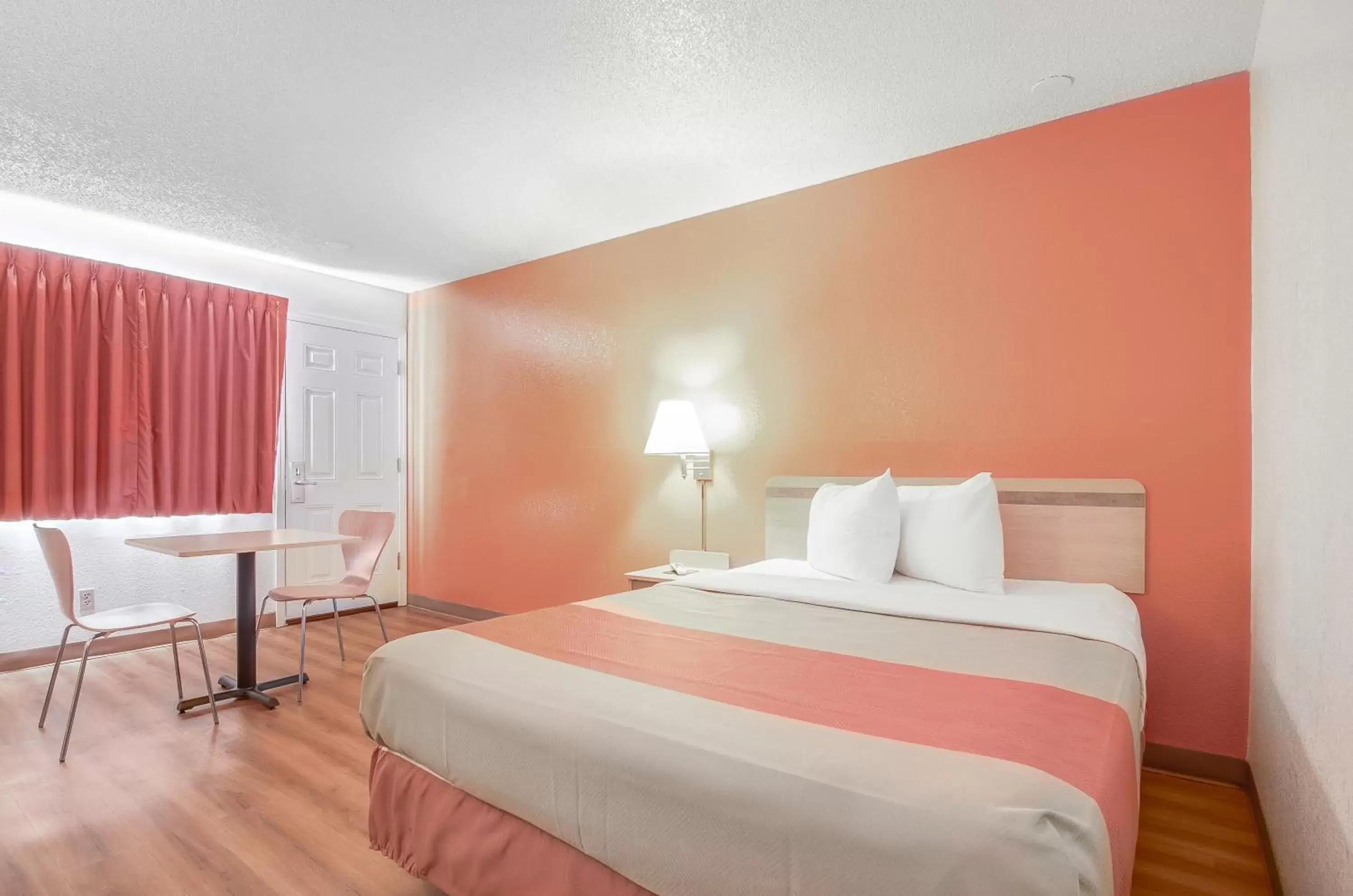 Bedroom, Bed in Motel 6-Colby, KS
