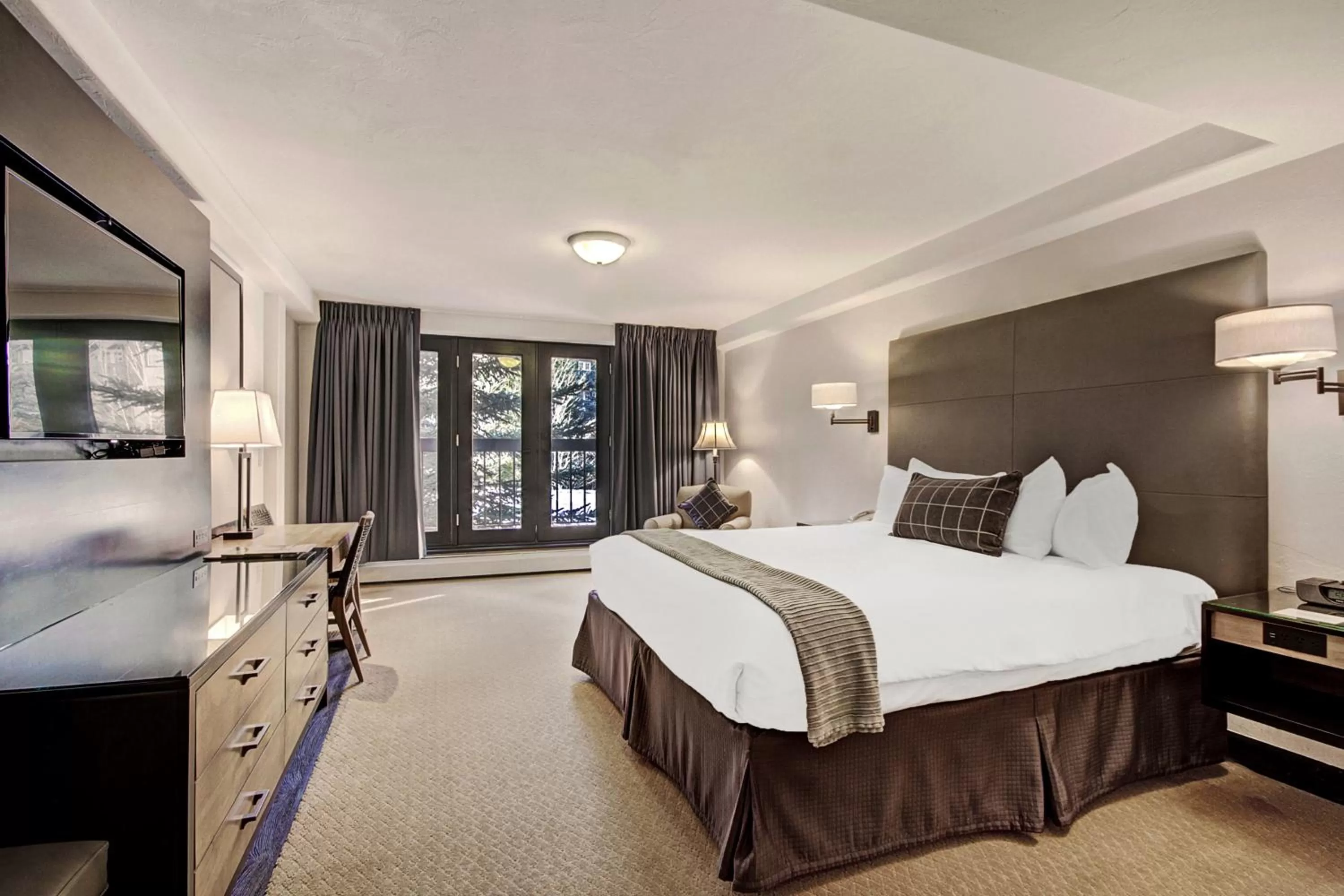 Bed in The Pines Lodge, a RockResort