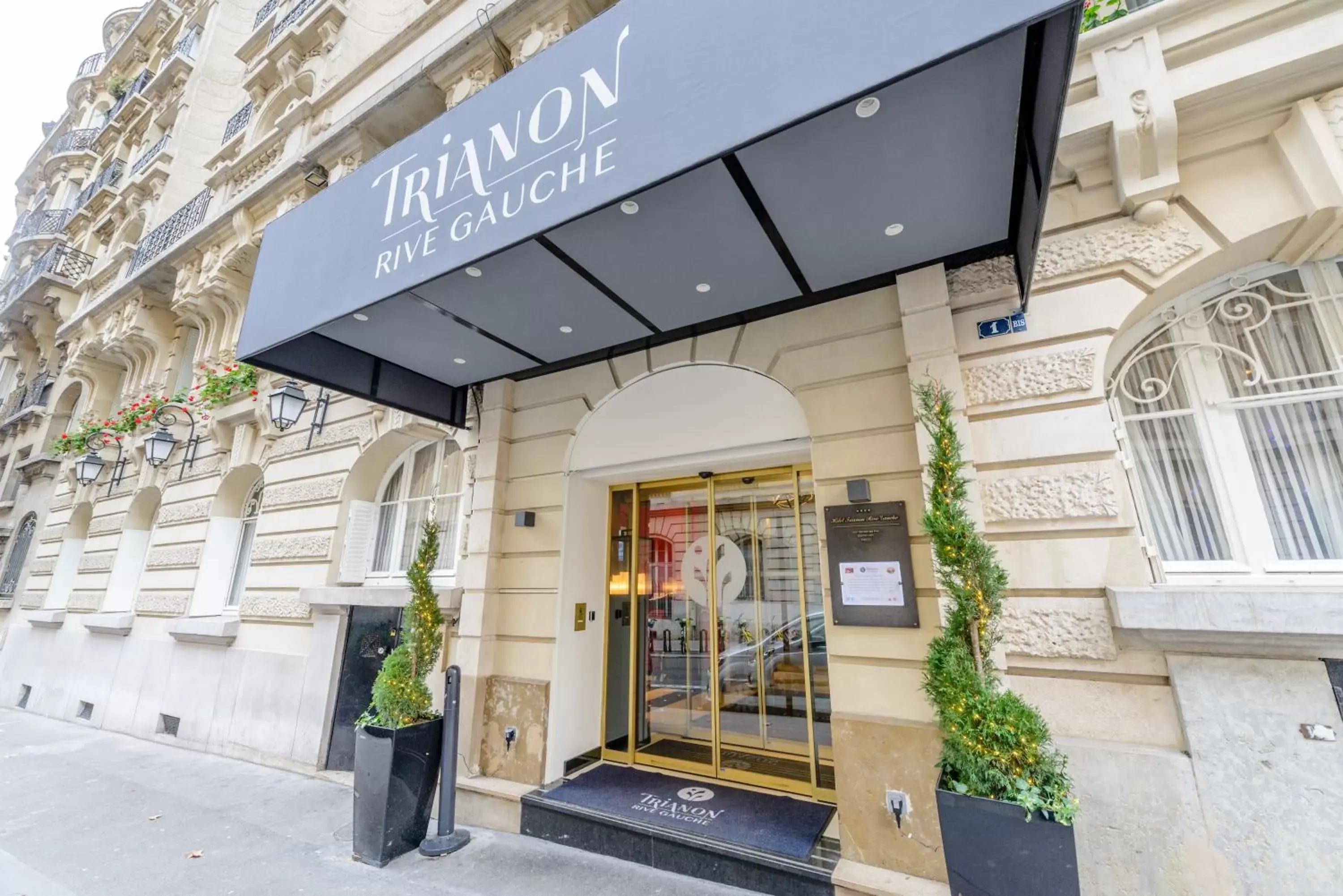 Facade/entrance in Hotel Trianon Rive Gauche