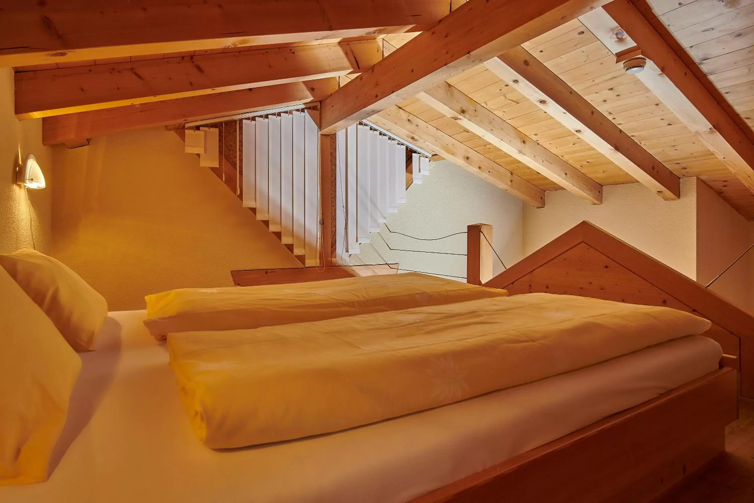 Photo of the whole room, Bed in Hotel Central Wolter - Grindelwald