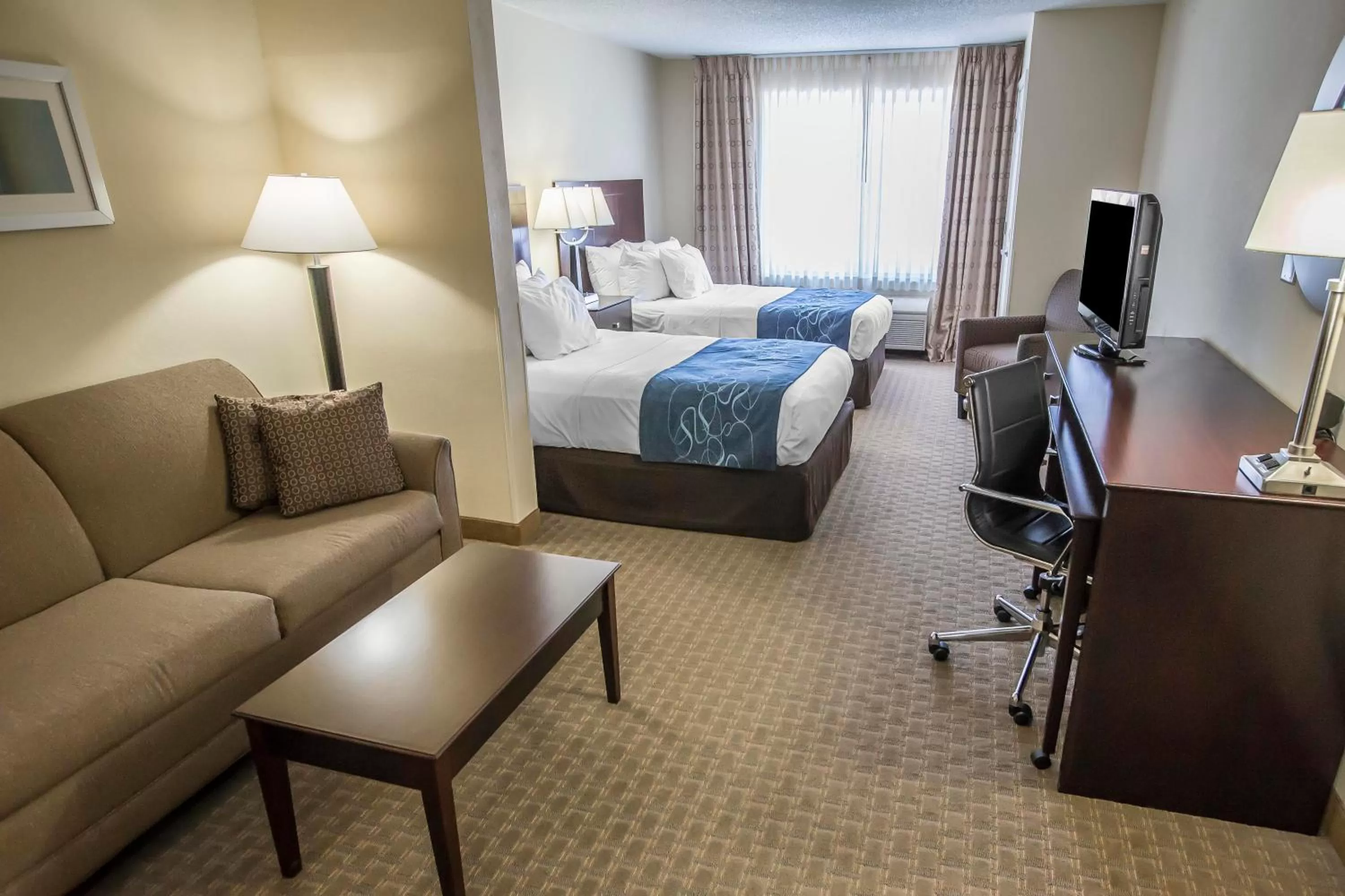 Photo of the whole room, Bed in Comfort Suites University Area Notre Dame-South Bend