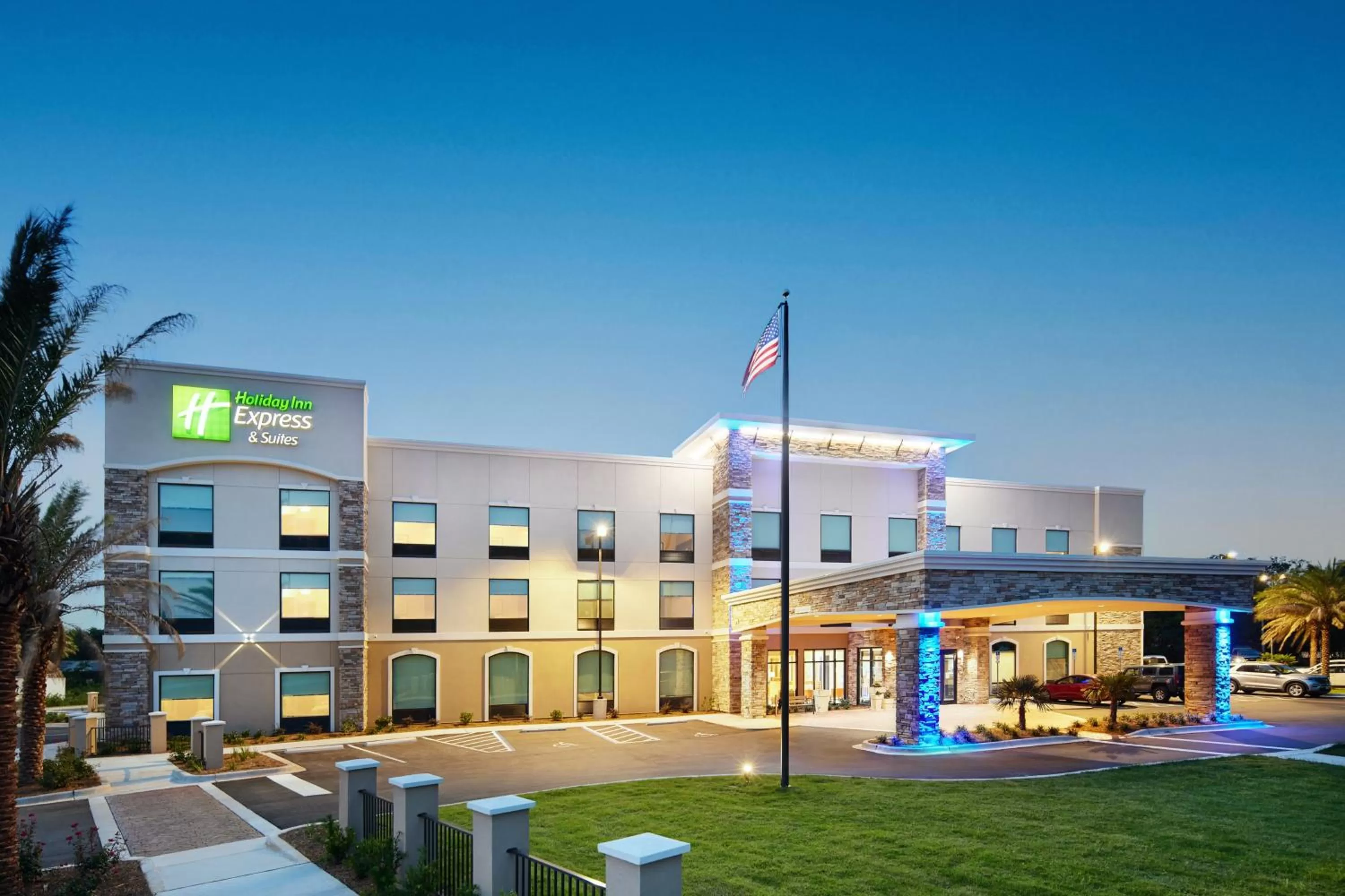Property building in Holiday Inn Express & Suites Gulf Breeze - Pensacola Area by IHG
