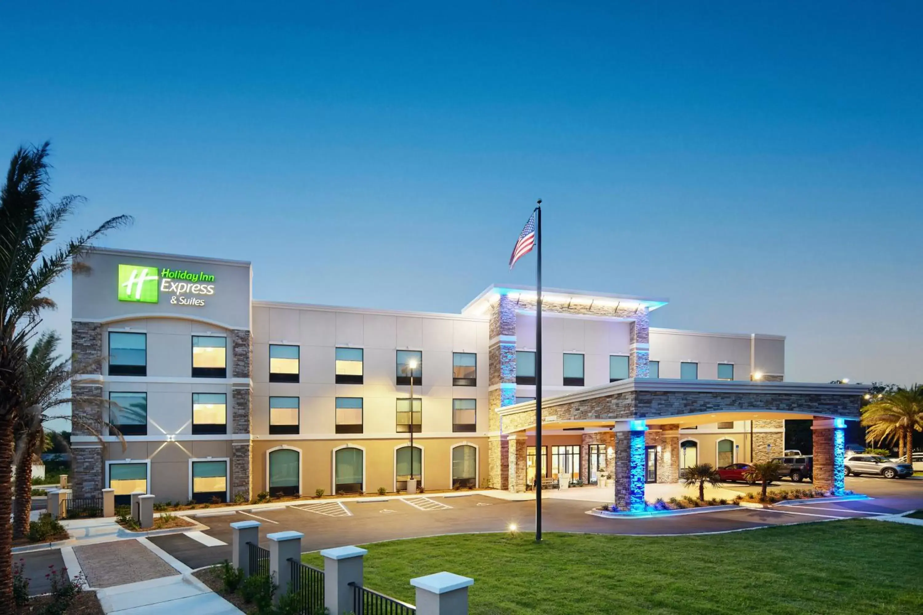Property Building in Holiday Inn Express & Suites Gulf Breeze - Pensacola Area, an IHG Hotel