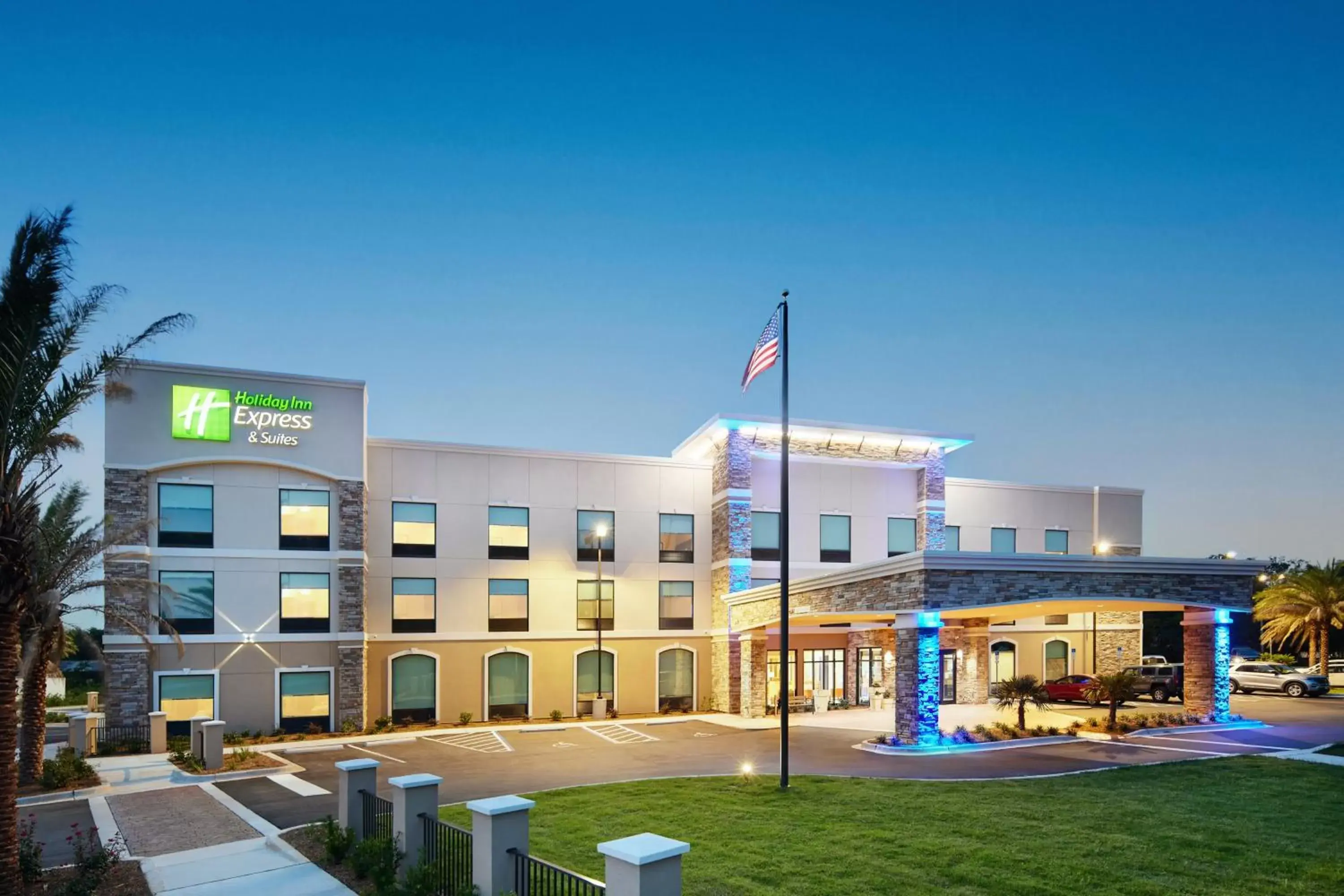 Property building in Holiday Inn Express & Suites Gulf Breeze - Pensacola Area by IHG Property building in Holiday Inn Express & Suites Gulf Breeze - Pensacola Area by IHG