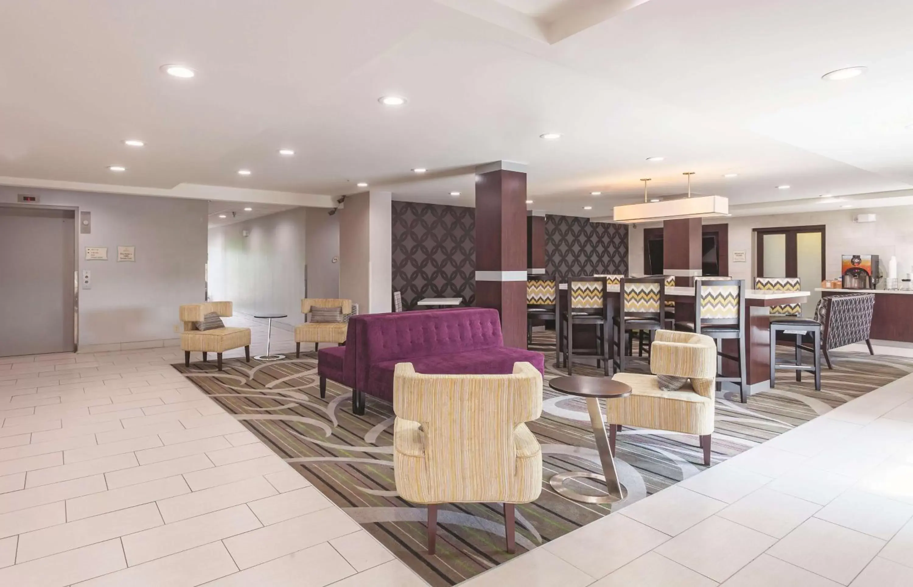 Lobby or reception in La Quinta by Wyndham Knoxville North I-75