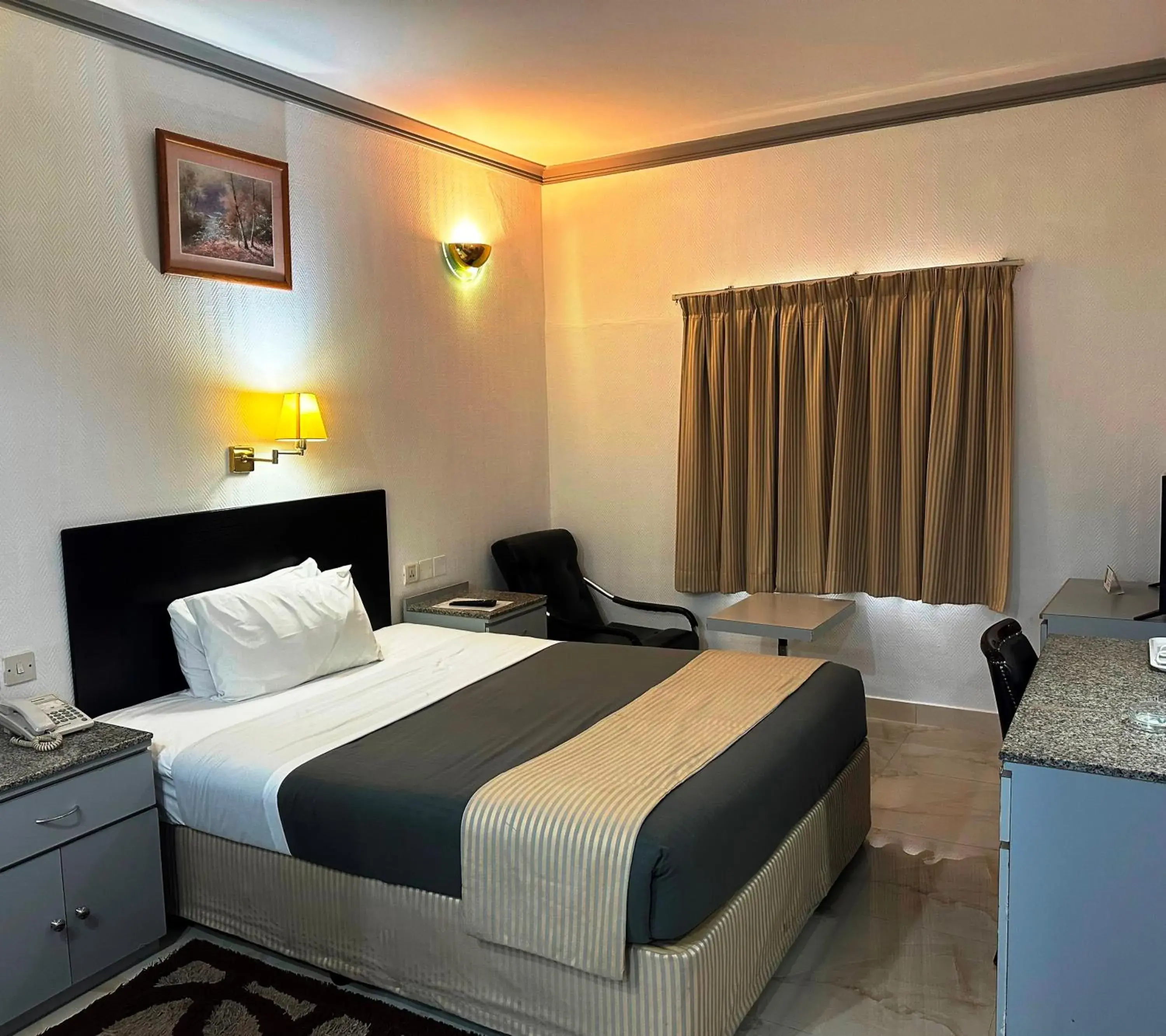 hair dresser, Bed in Grand Astoria Hotel hair dresser, Bed in Grand Astoria Hotel