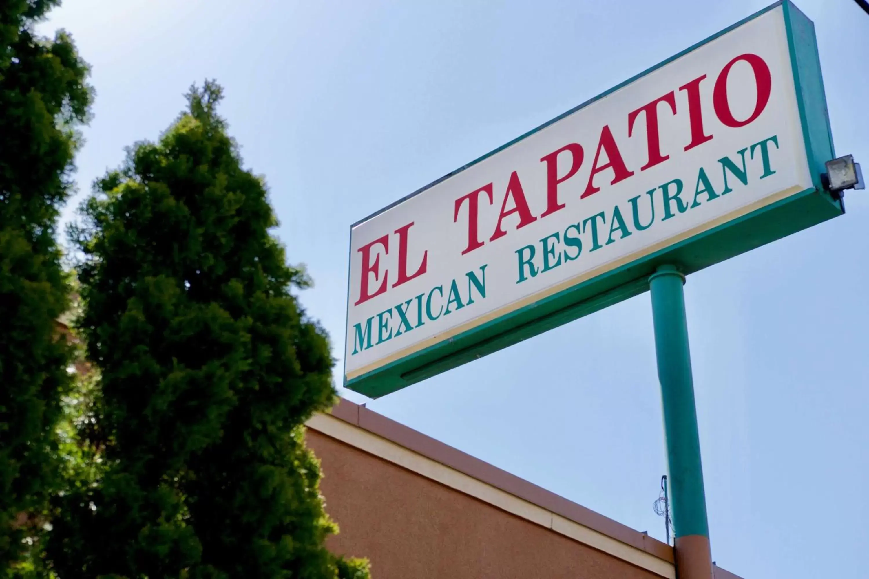 Restaurant/places to eat, Property Logo/Sign in Best Western Thunderbird Motel