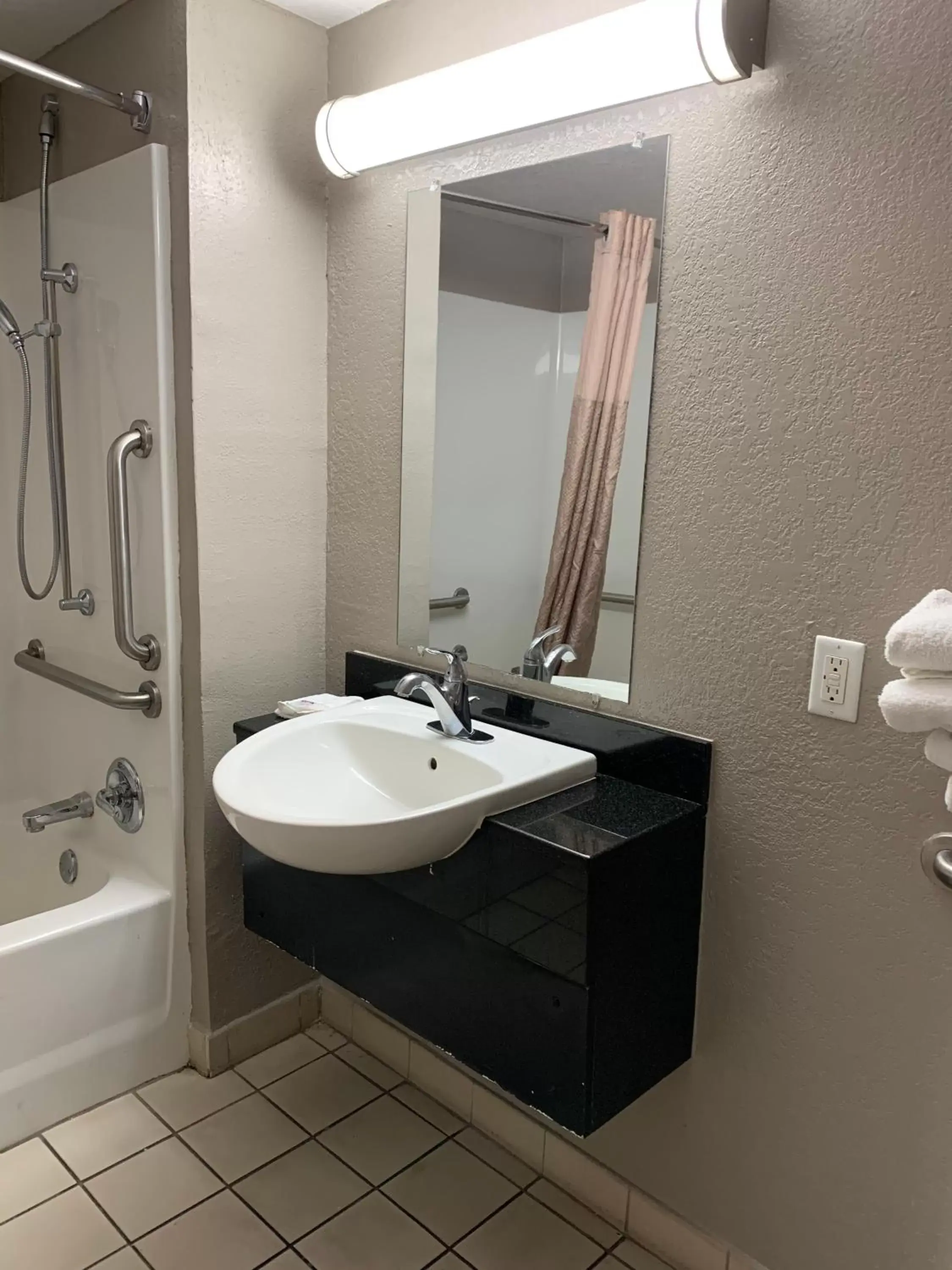 Bathroom in Motel 6-Laredo, TX - North I-35