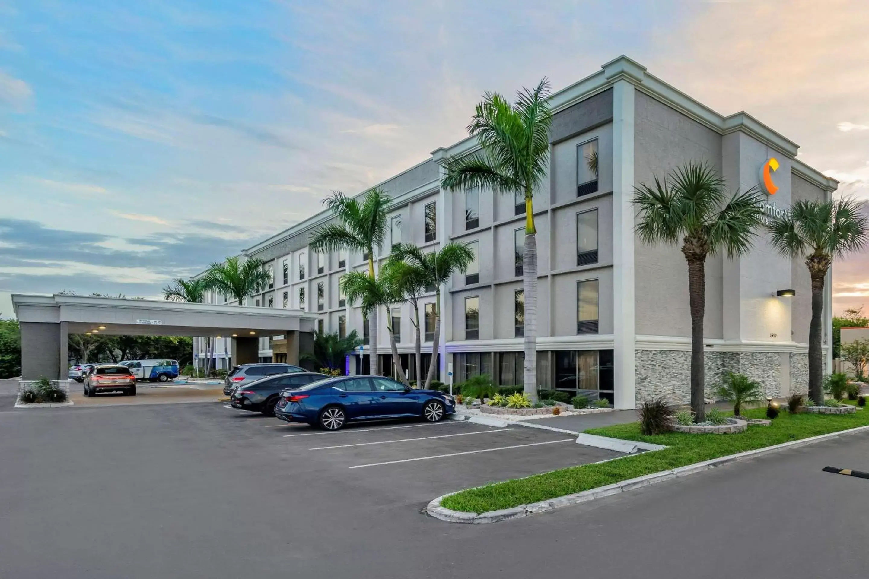 Property Building in Comfort Inn & Suites St Pete - Clearwater International Airport