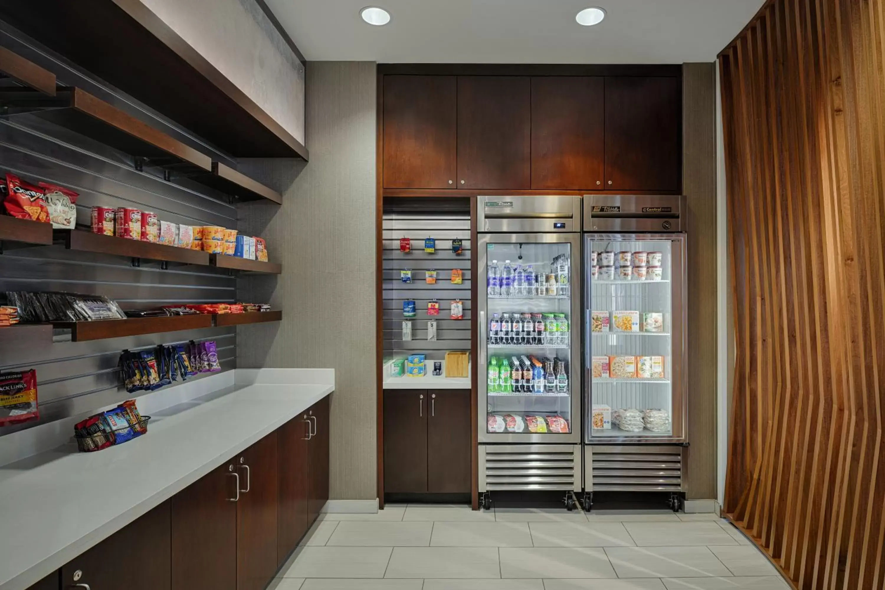 Food and drinks, Supermarket/Shops in SpringHill Suites by Marriott Bloomington