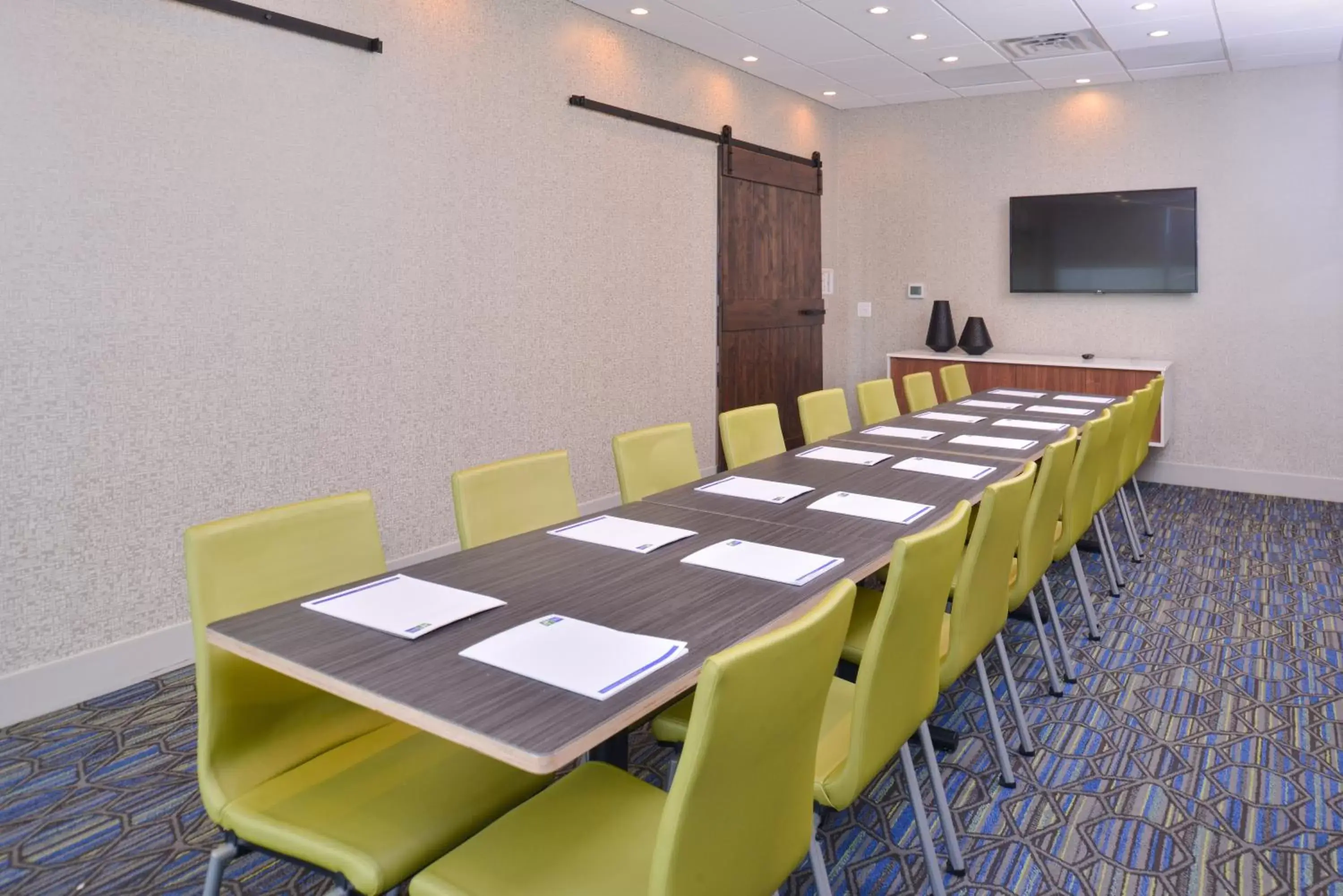 Meeting/conference room in Holiday Inn Express & Suites Omaha Airport, an IHG Hotel