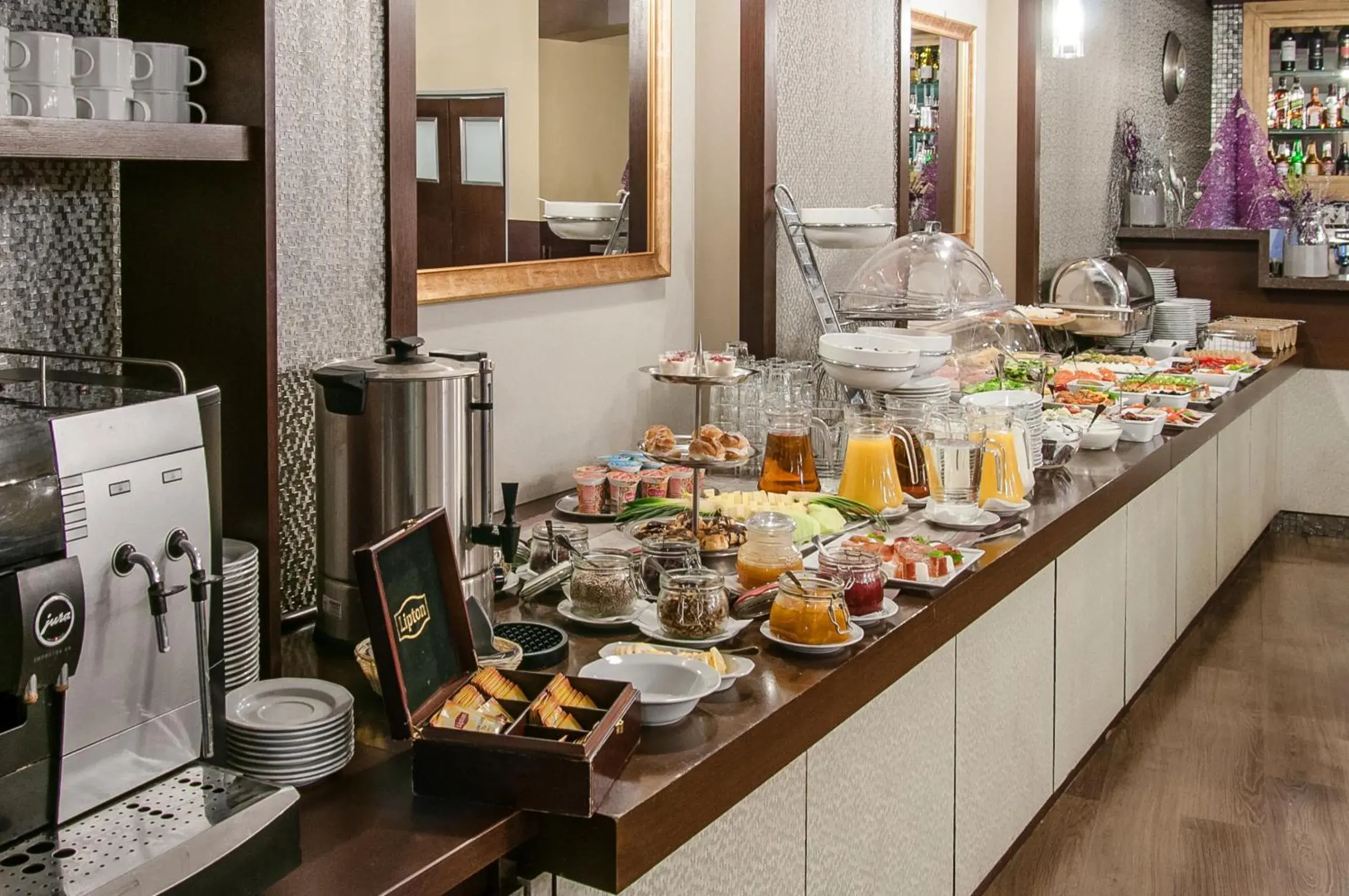 Continental breakfast in Hotel Wilga