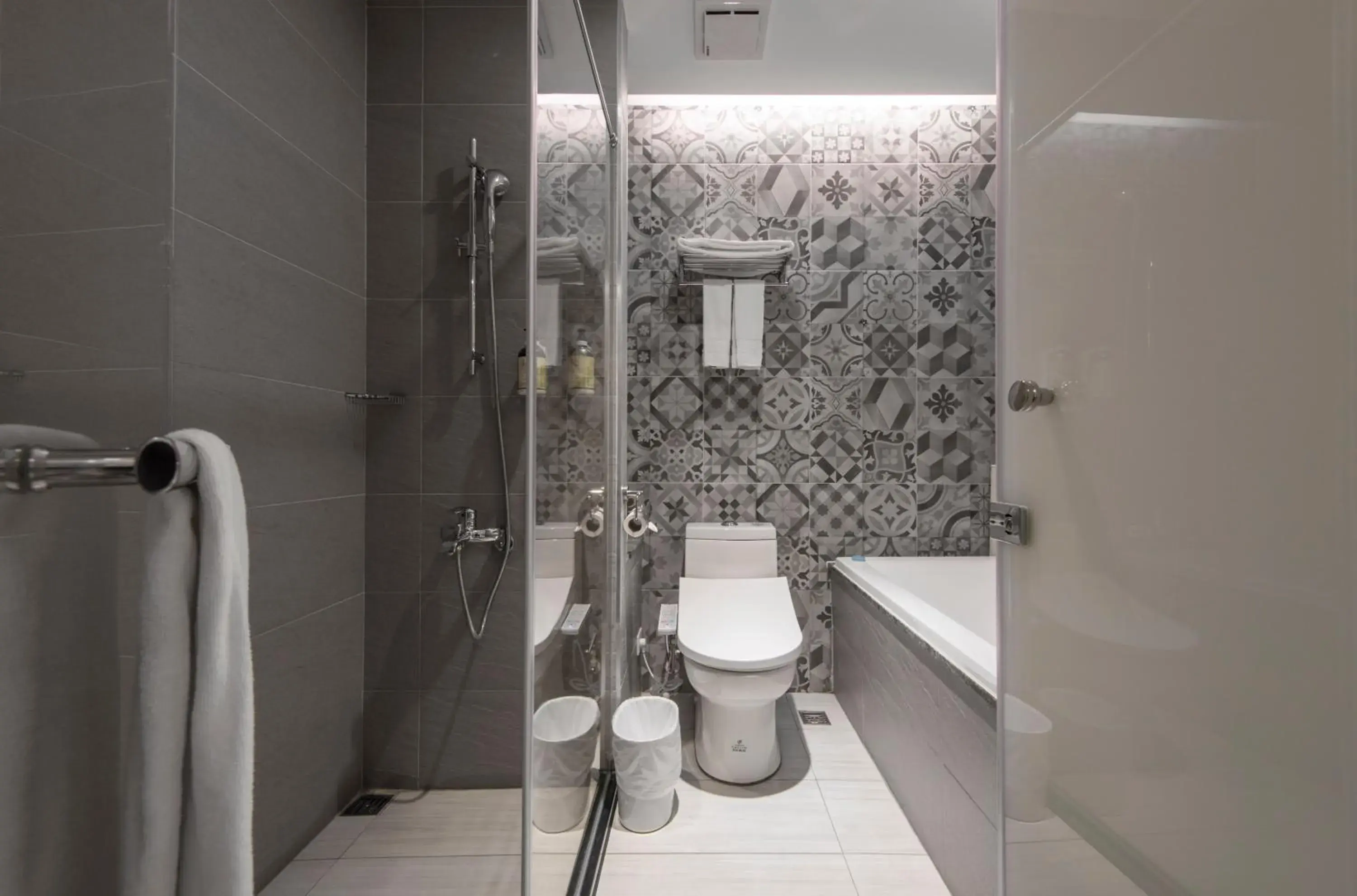 Bathroom in L'arc Hotel