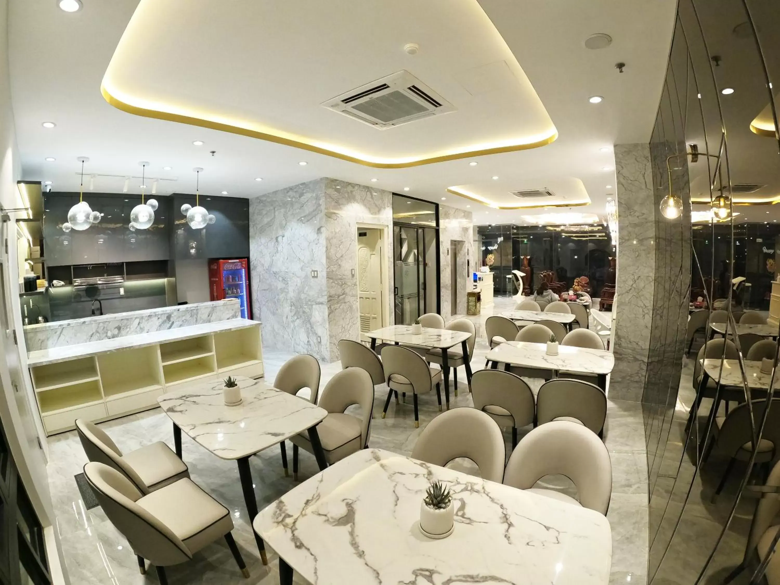 Restaurant/places to eat in Dinh Phat Hotel Restaurant/places to eat in Dinh Phat Hotel