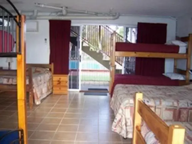 bunk bed, TV/Entertainment Center in Tweed River Motel