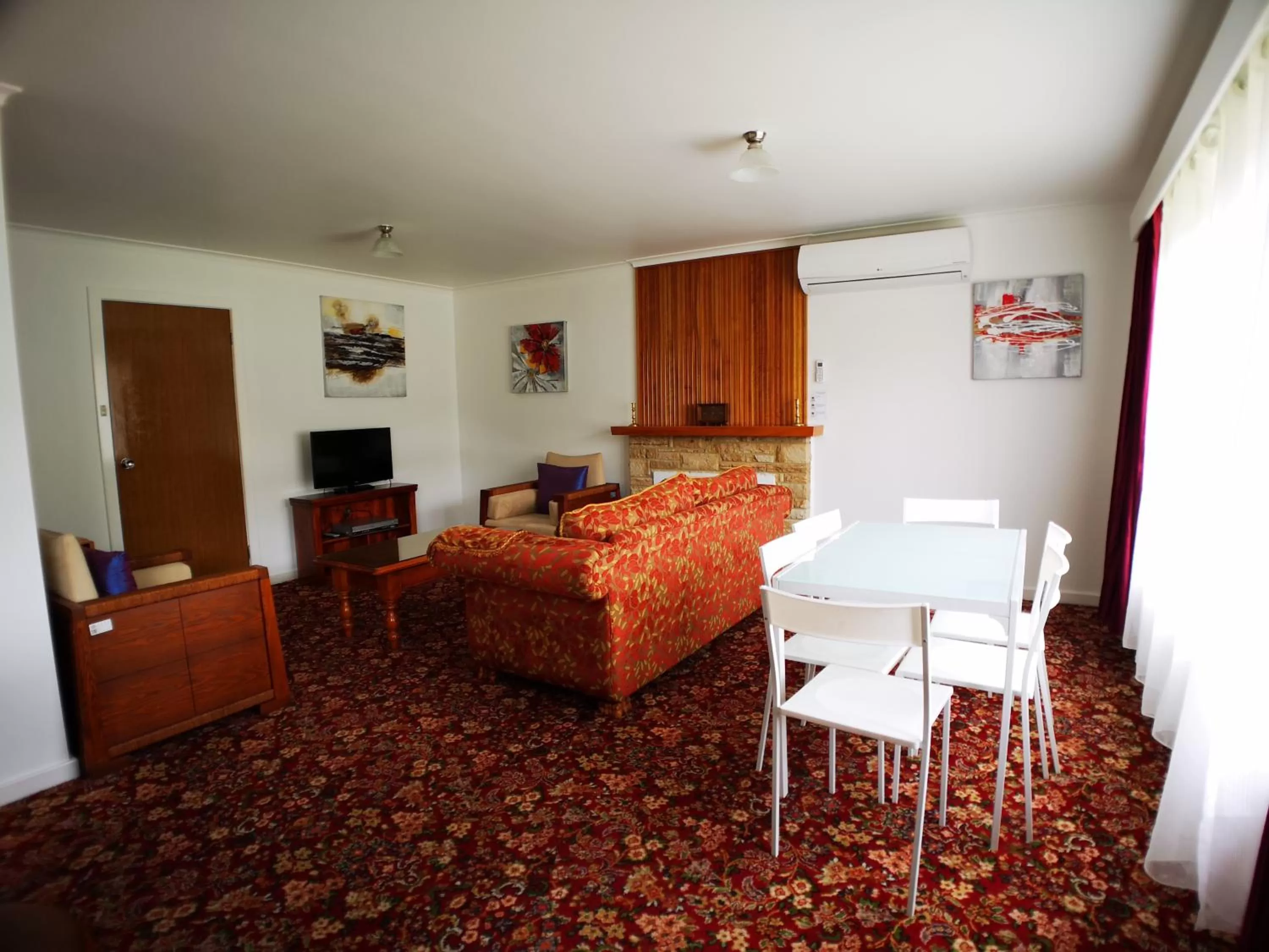 Motel Mayfair on Cavell