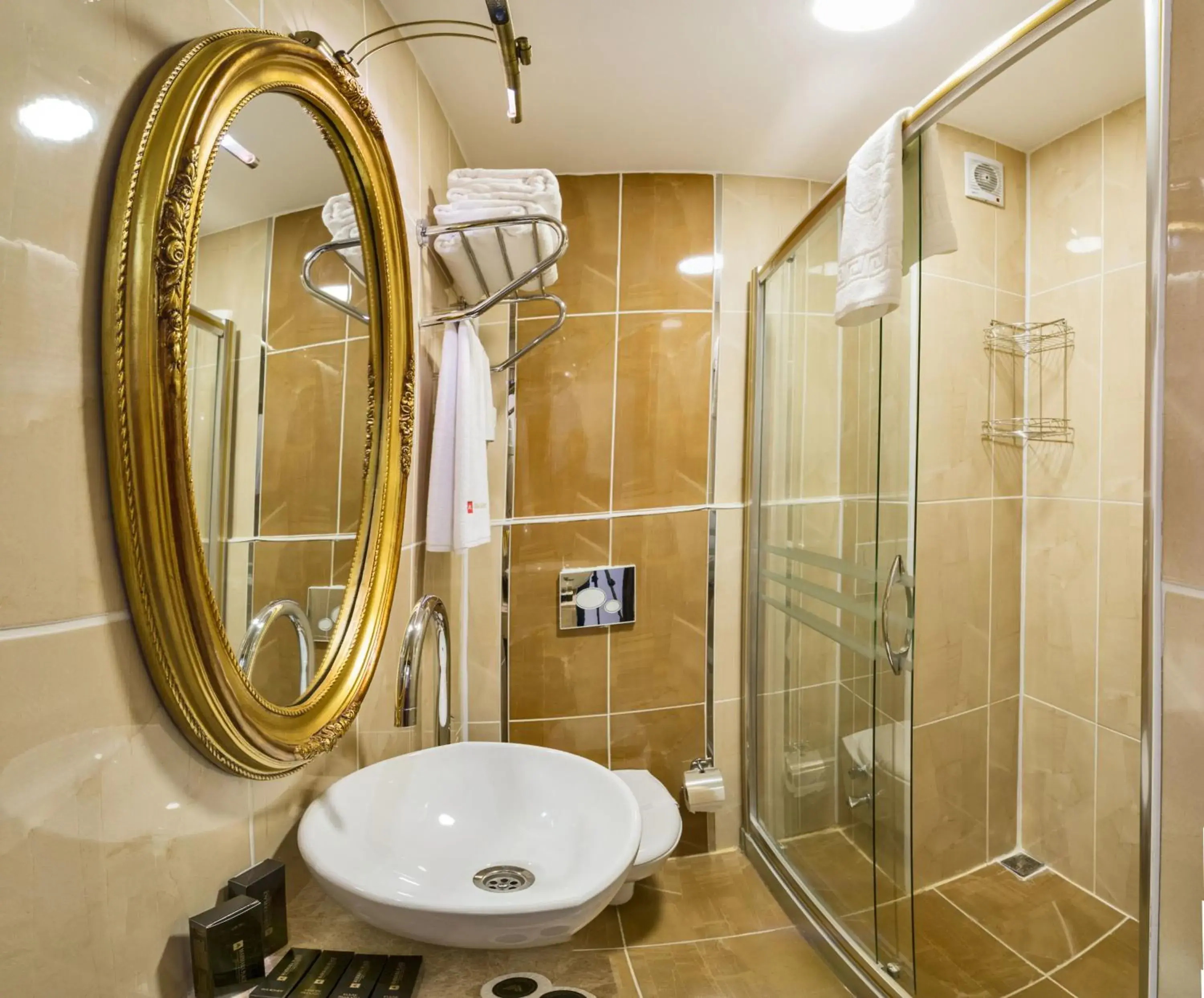 Shower, Bathroom in Marmara Place Old City Hotel