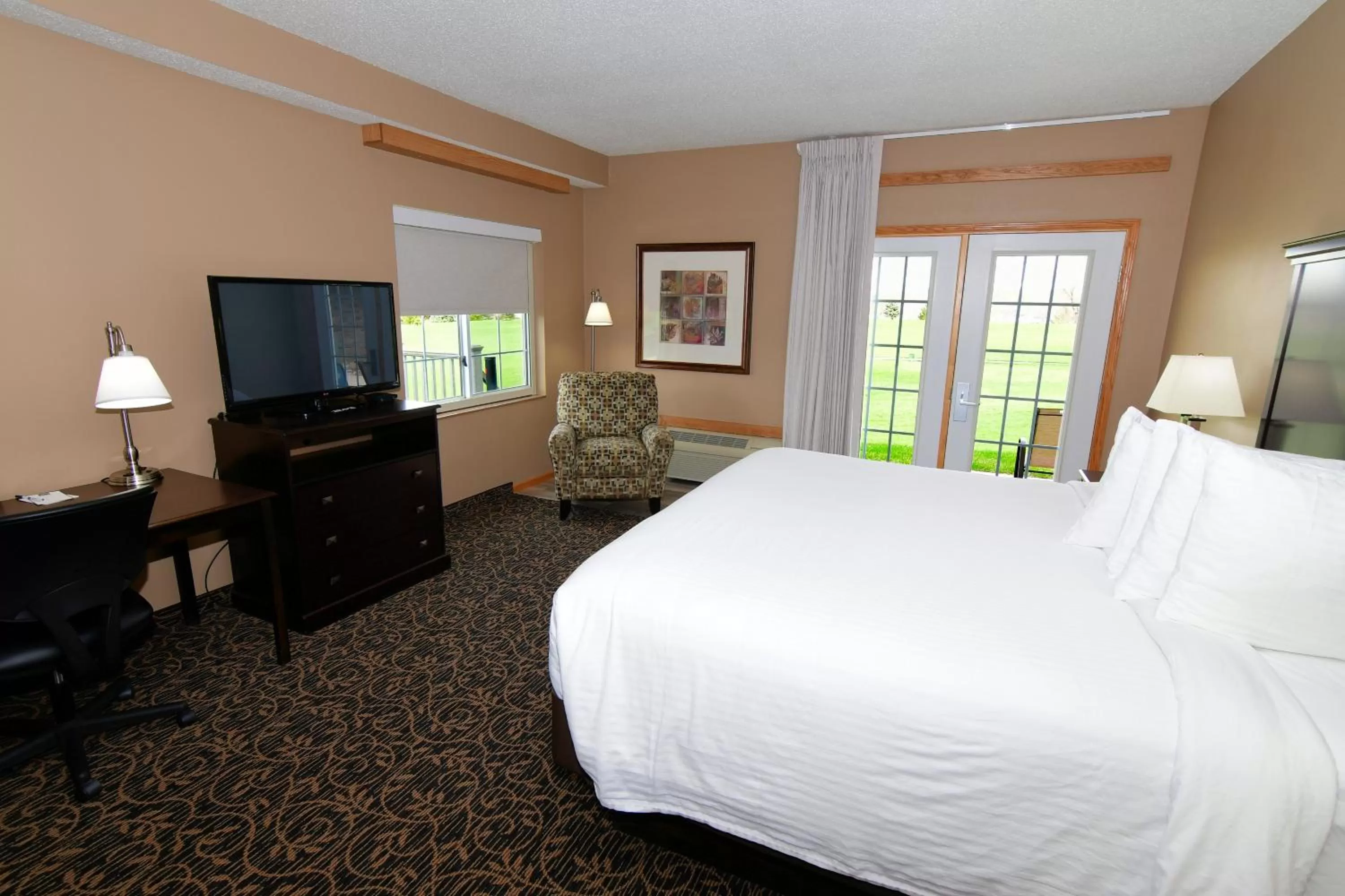 Bed in Cobblestone Inn & Suites - Denison | Majestic Hills