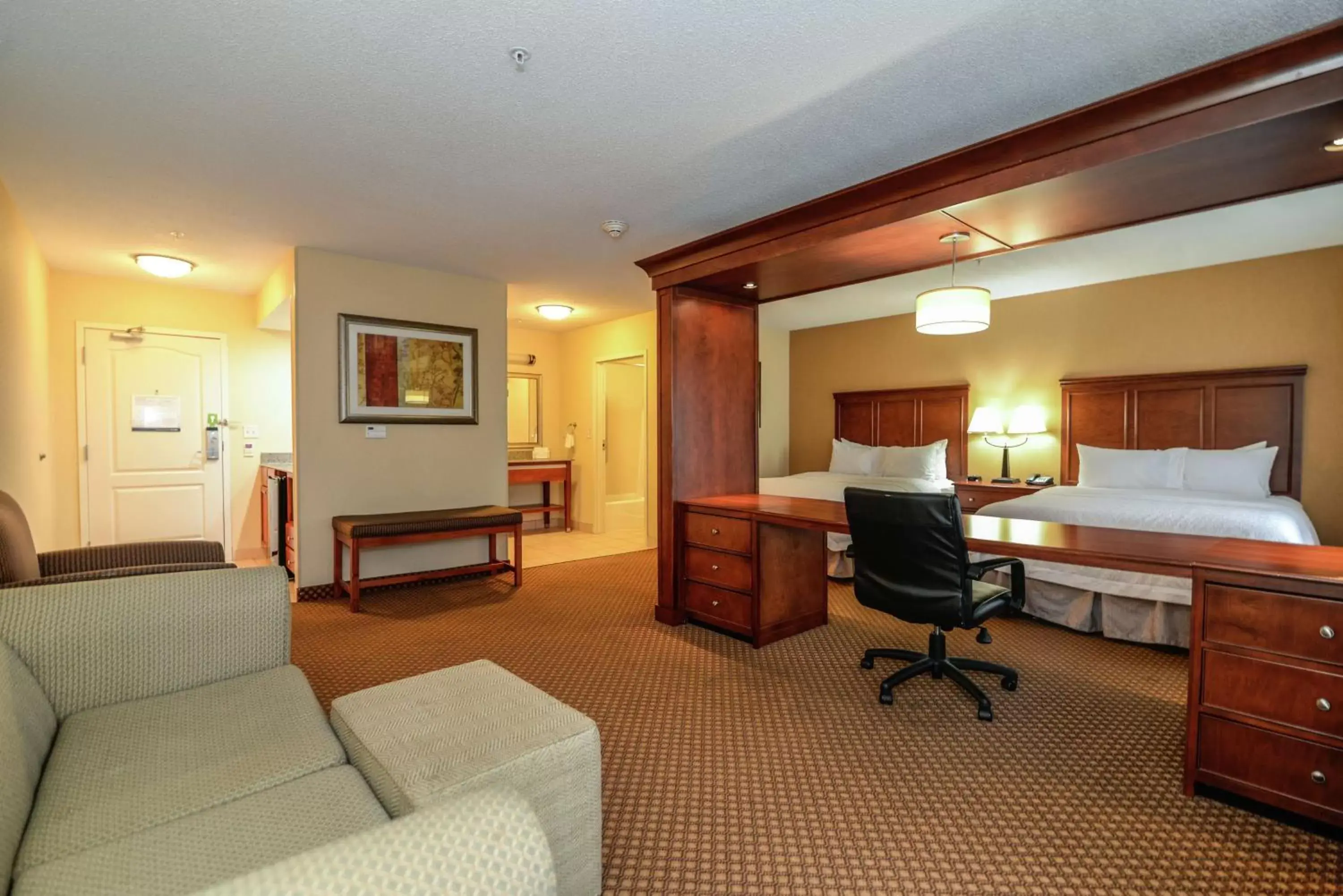 Bedroom, Seating Area in Hampton Inn & Suites Detroit/Chesterfield