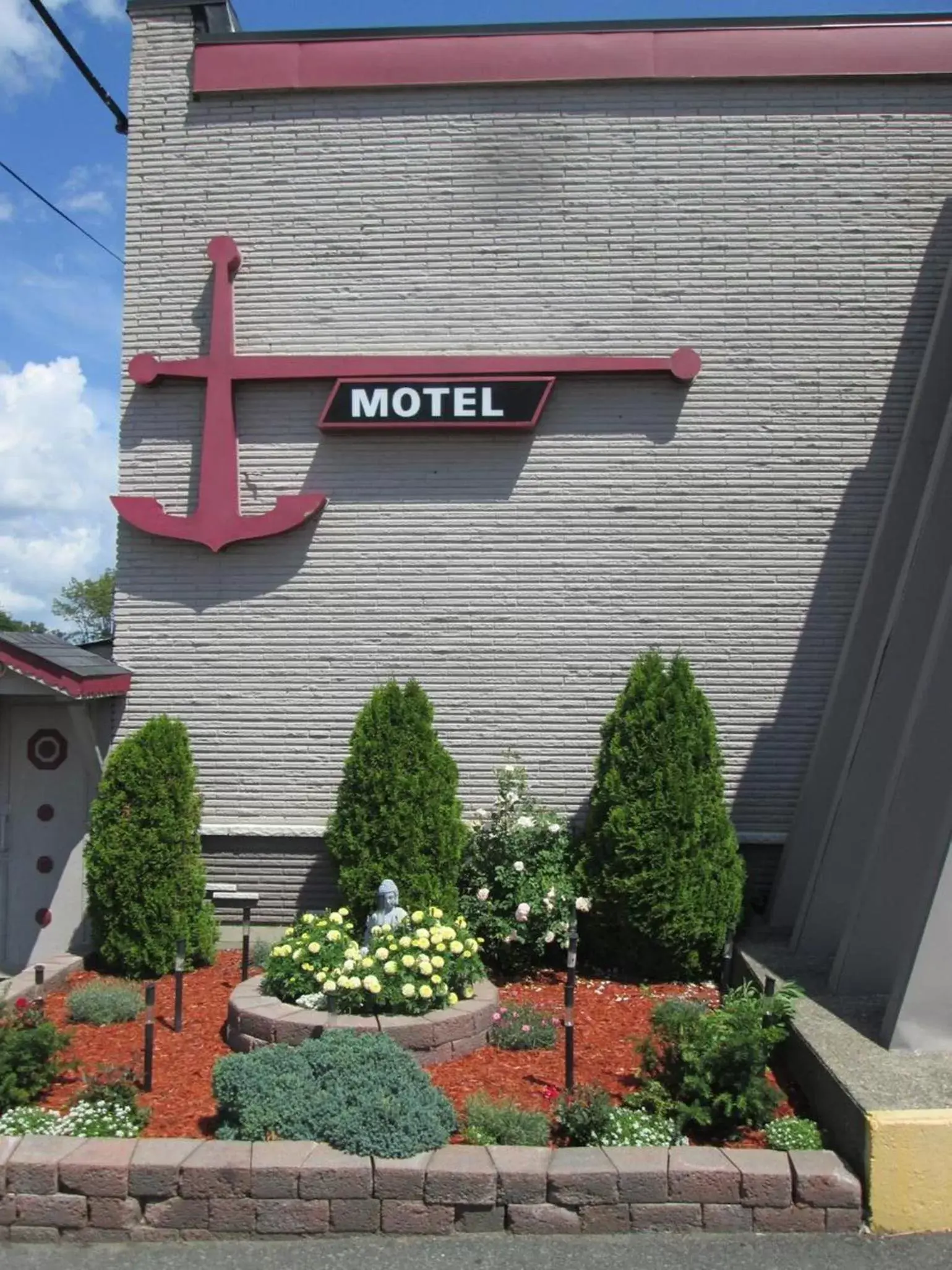 Facade/entrance, Property Building in Elect Inn 5