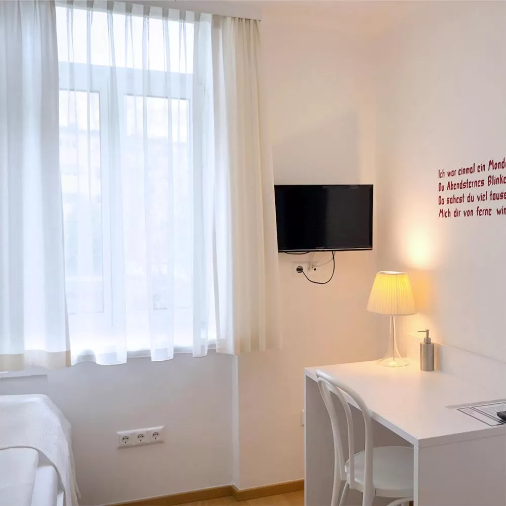 TV and multimedia, Bed in Hotel Villa Rückert