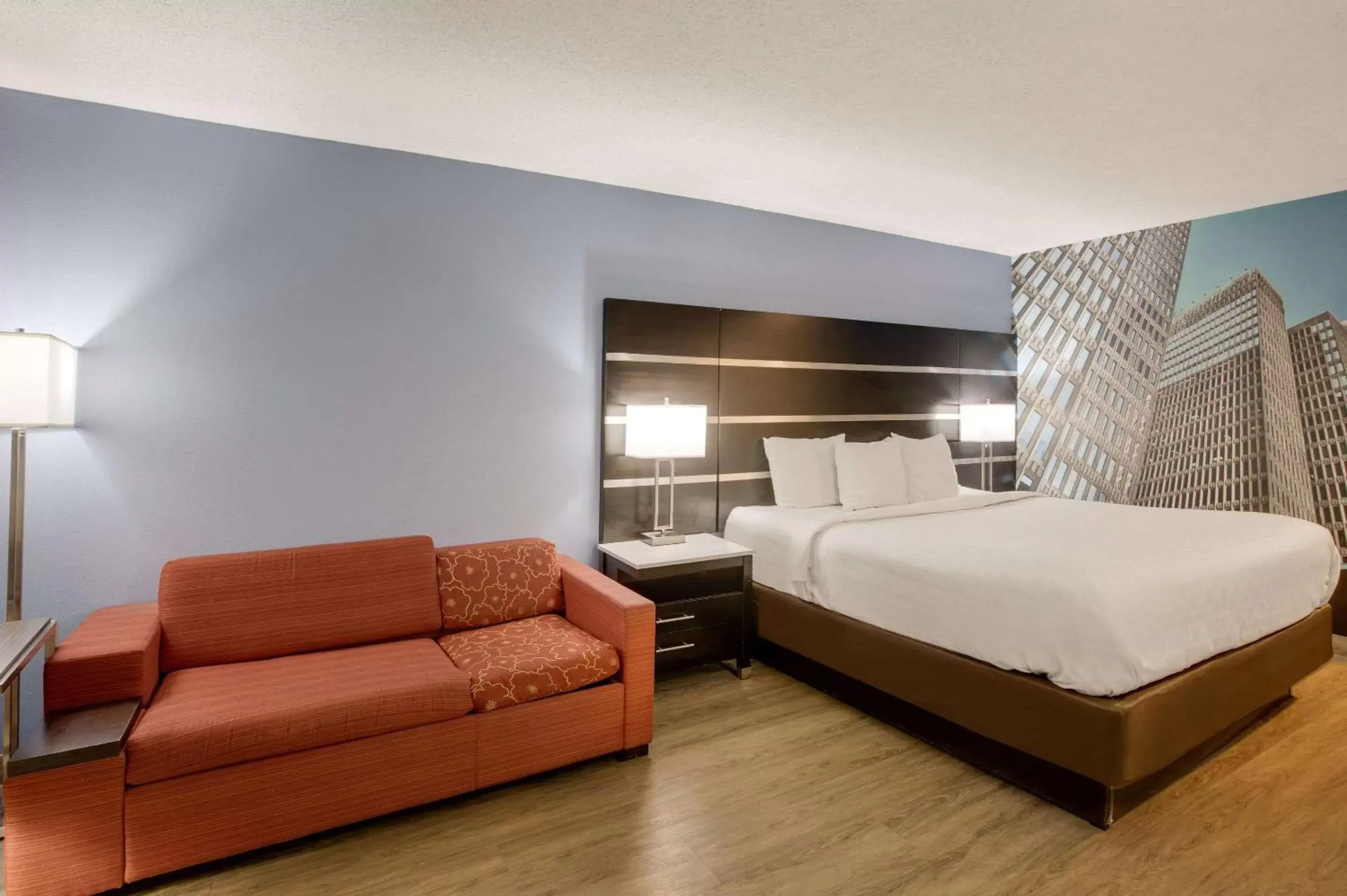 Bedroom, Bed in Clarion Pointe Atlanta Airport College Park