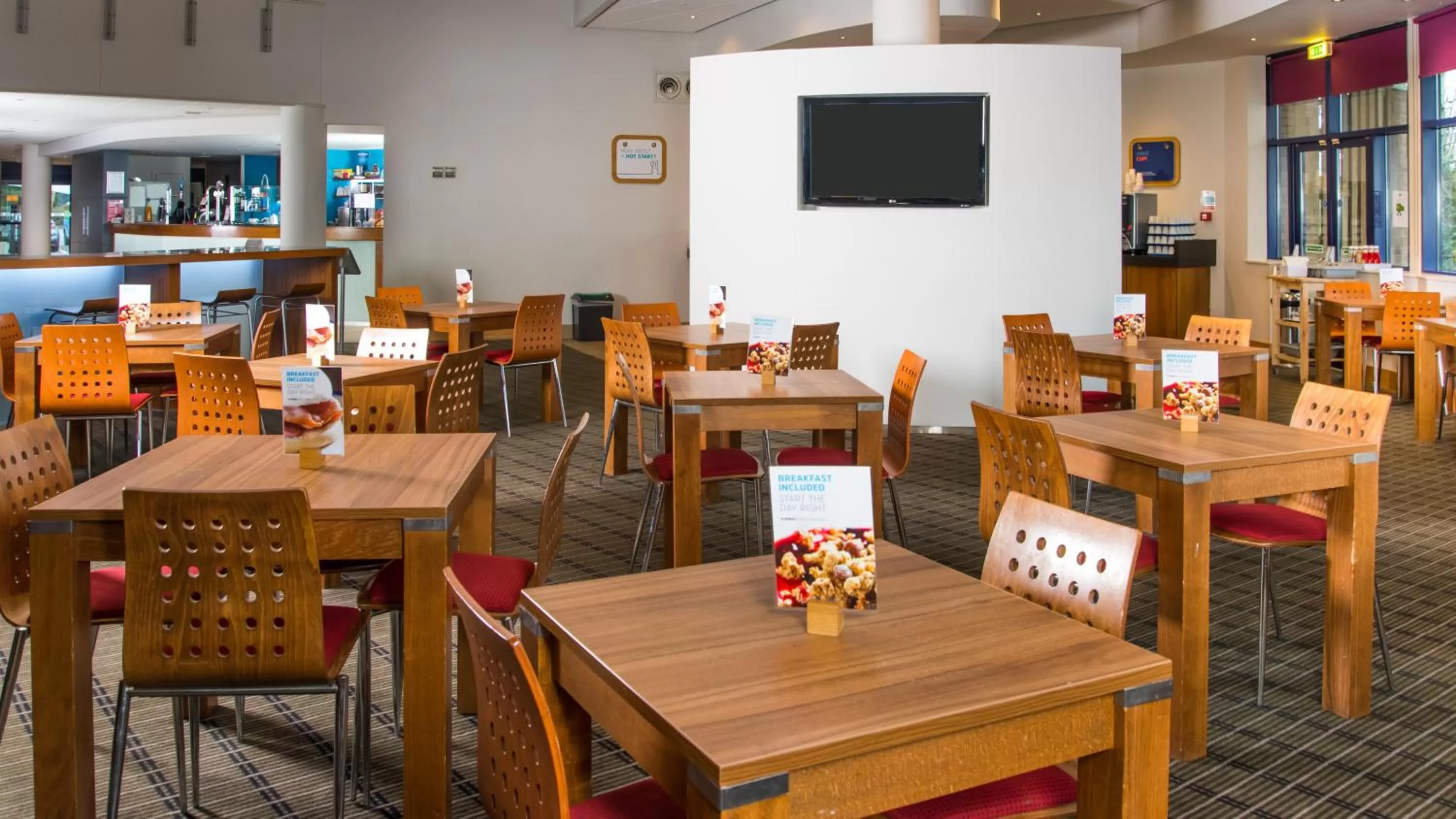 Restaurant/places to eat in Holiday Inn Express Newport by IHG