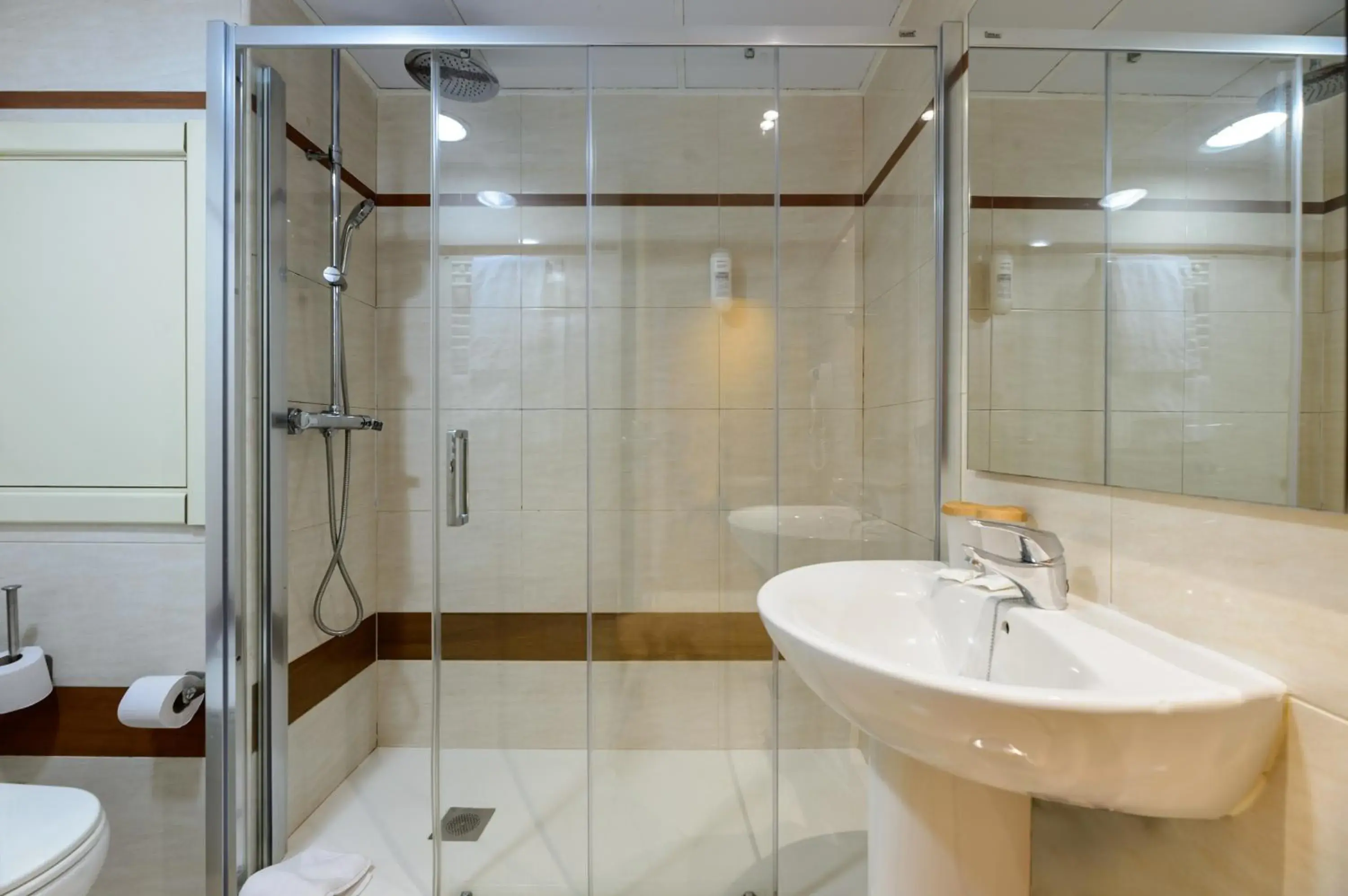 Bathroom in Hotel Playasol San Remo