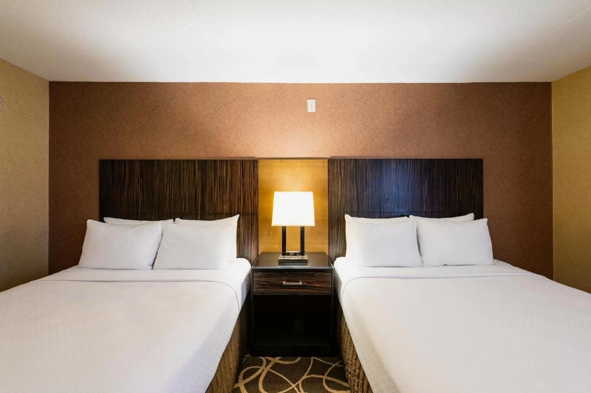 Photo of the whole room, Bed in Crowne Plaza Newark Airport, an IHG Hotel