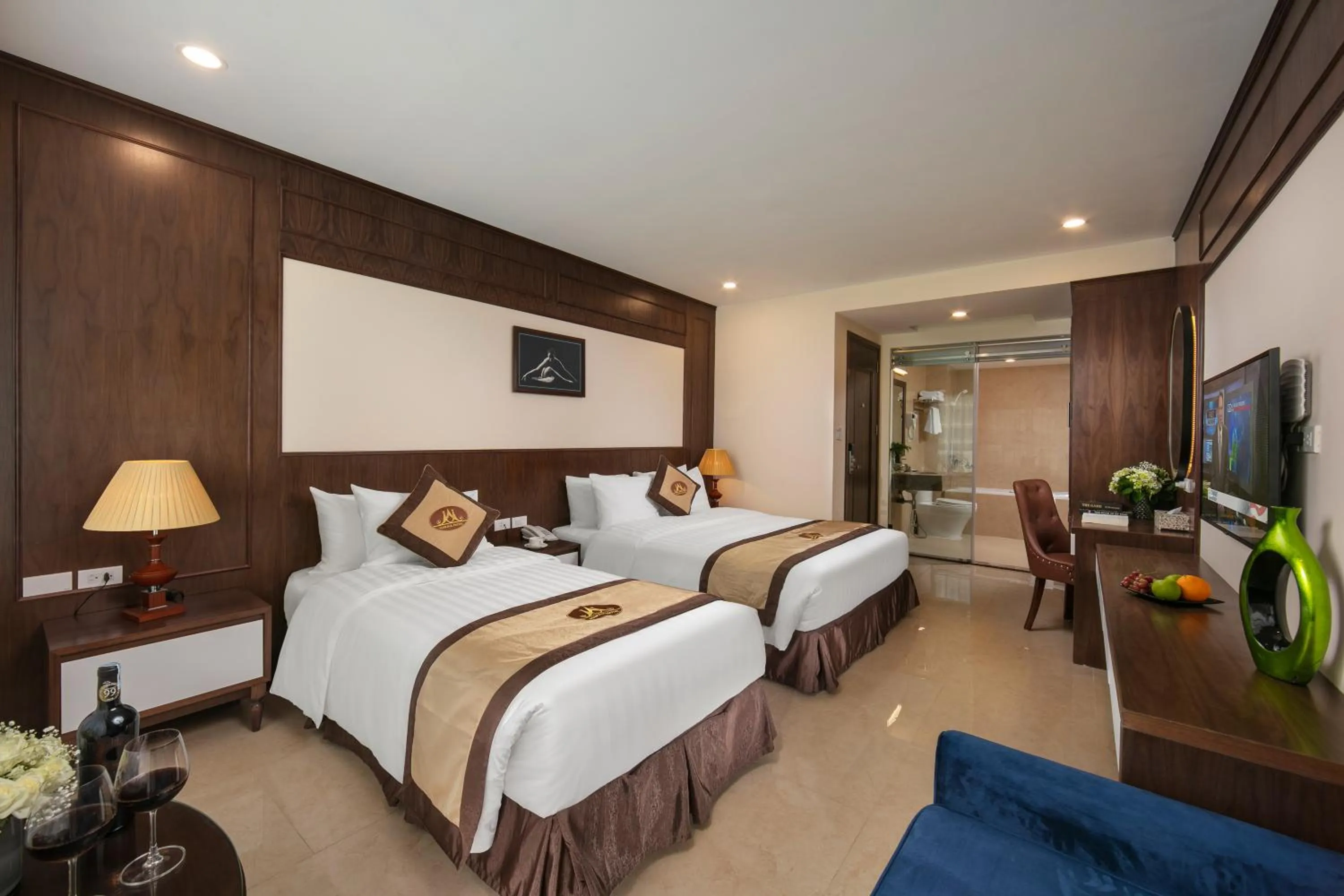 Communal lounge/ TV room, Bed in Marina Hotel Ha Noi