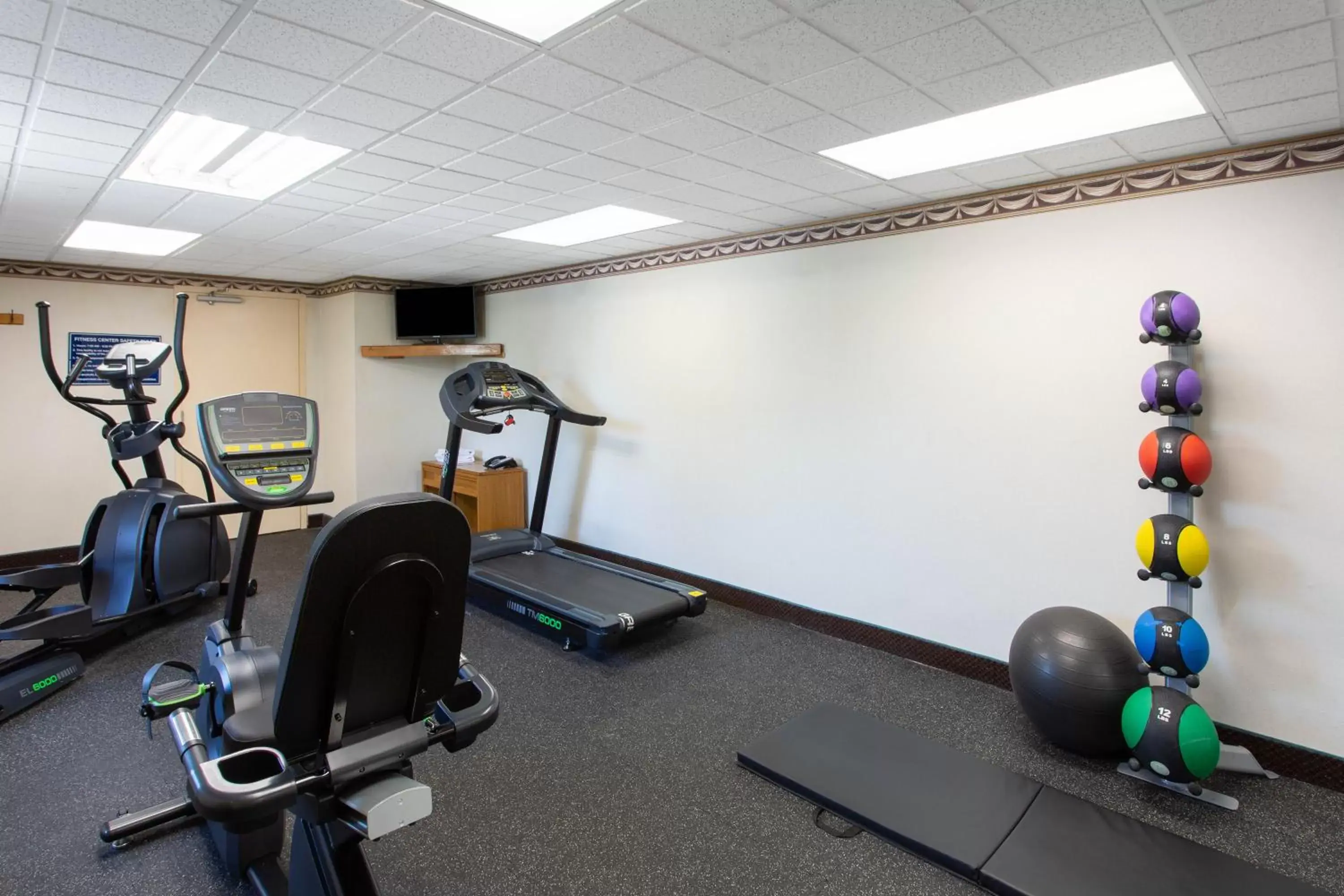 Fitness centre/facilities, Fitness Center/Facilities in Days Inn by Wyndham Hillsborough