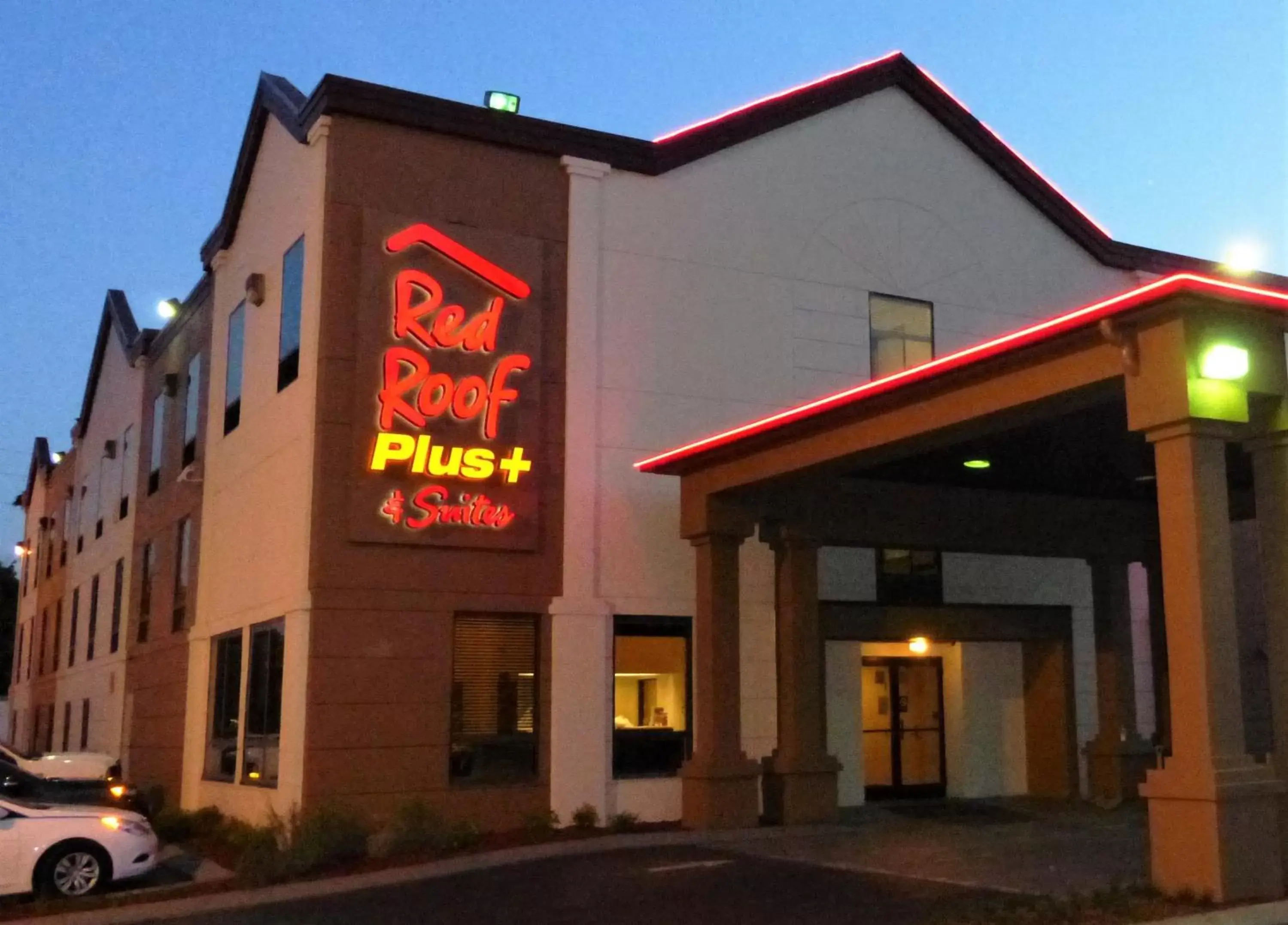 Property building in Red Roof Inn PLUS+ & Suites Chattanooga - Downtown