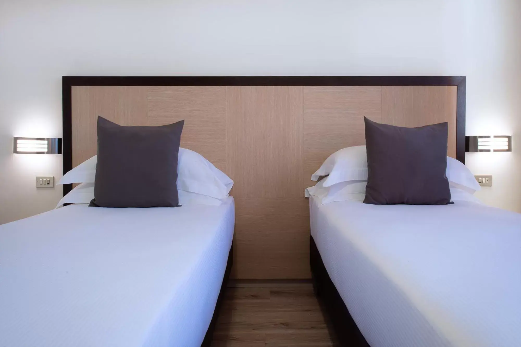 Bedroom, Bed in CDH Hotel Modena Bedroom, Bed in CDH Hotel Modena